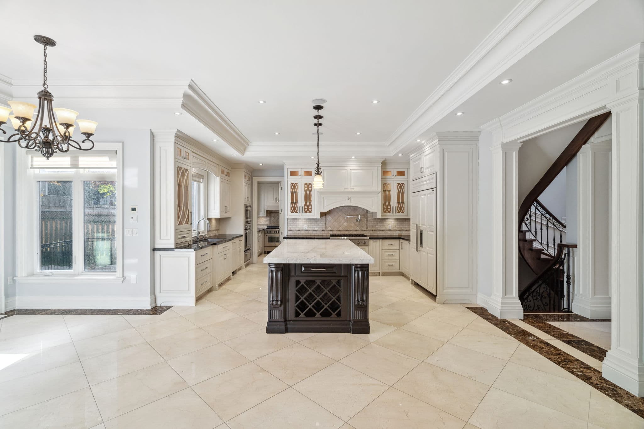 117 Upper Canada Dr Toronto, ON M2P 1S4