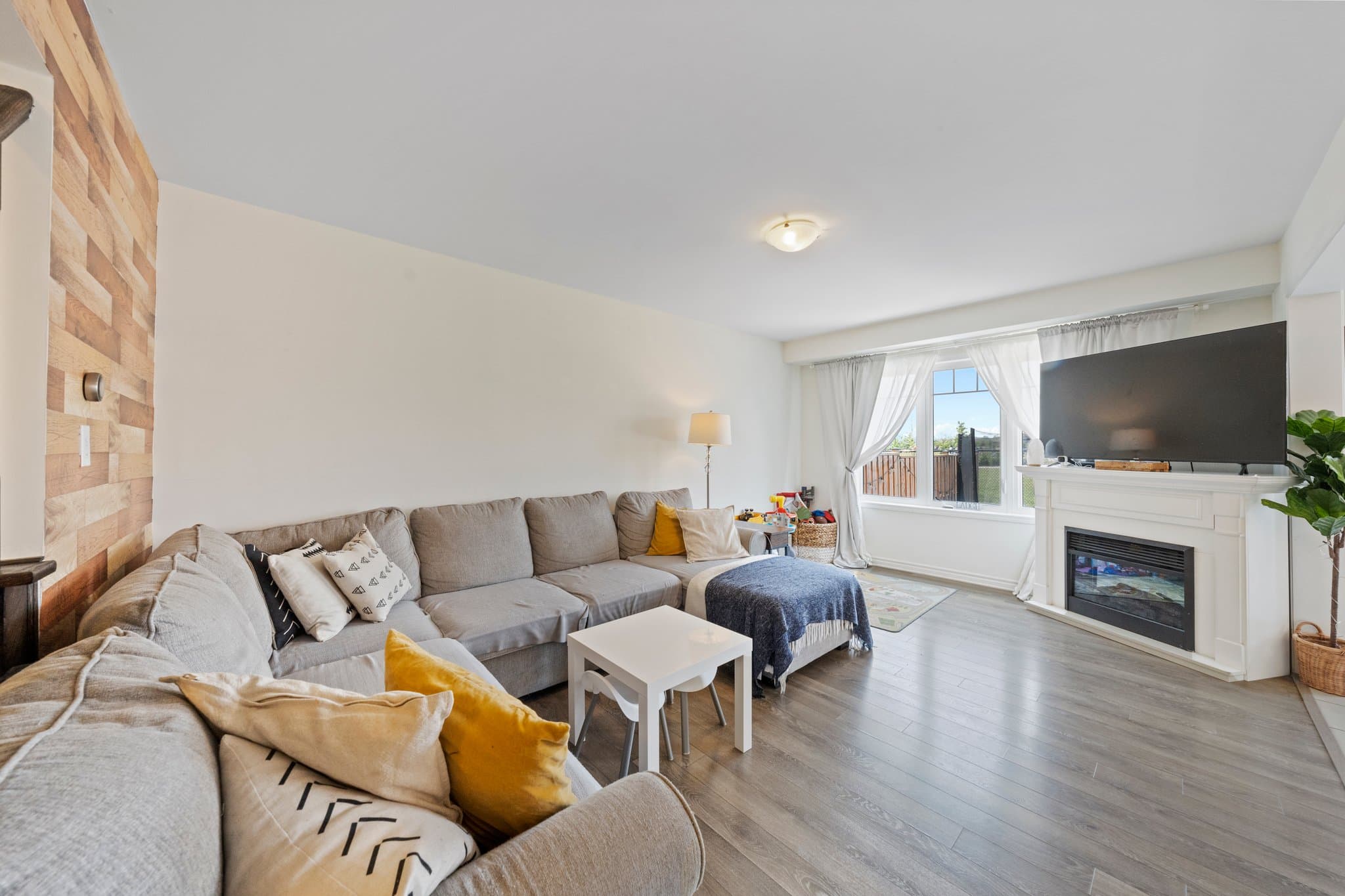 1172 Duignan Cres Milton, ON L9T 7K6