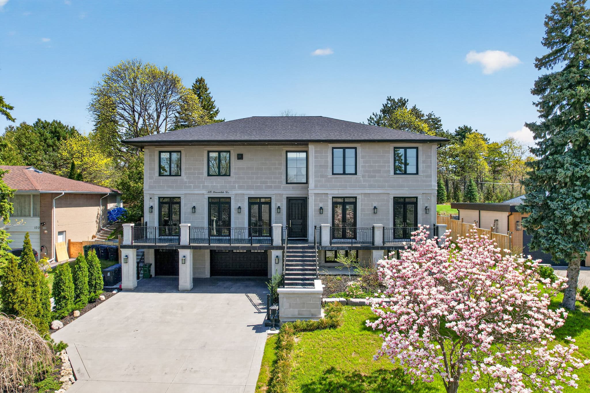 118 Laurentide Dr Toronto, ON M3A 3E5