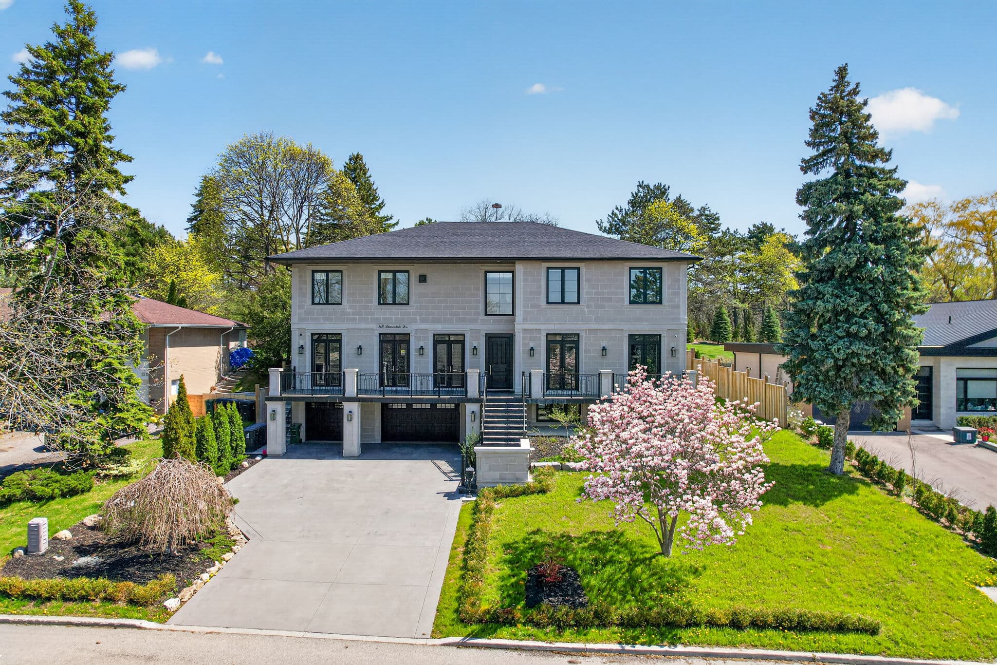 118 Laurentide Dr Toronto, ON M3A 3E5