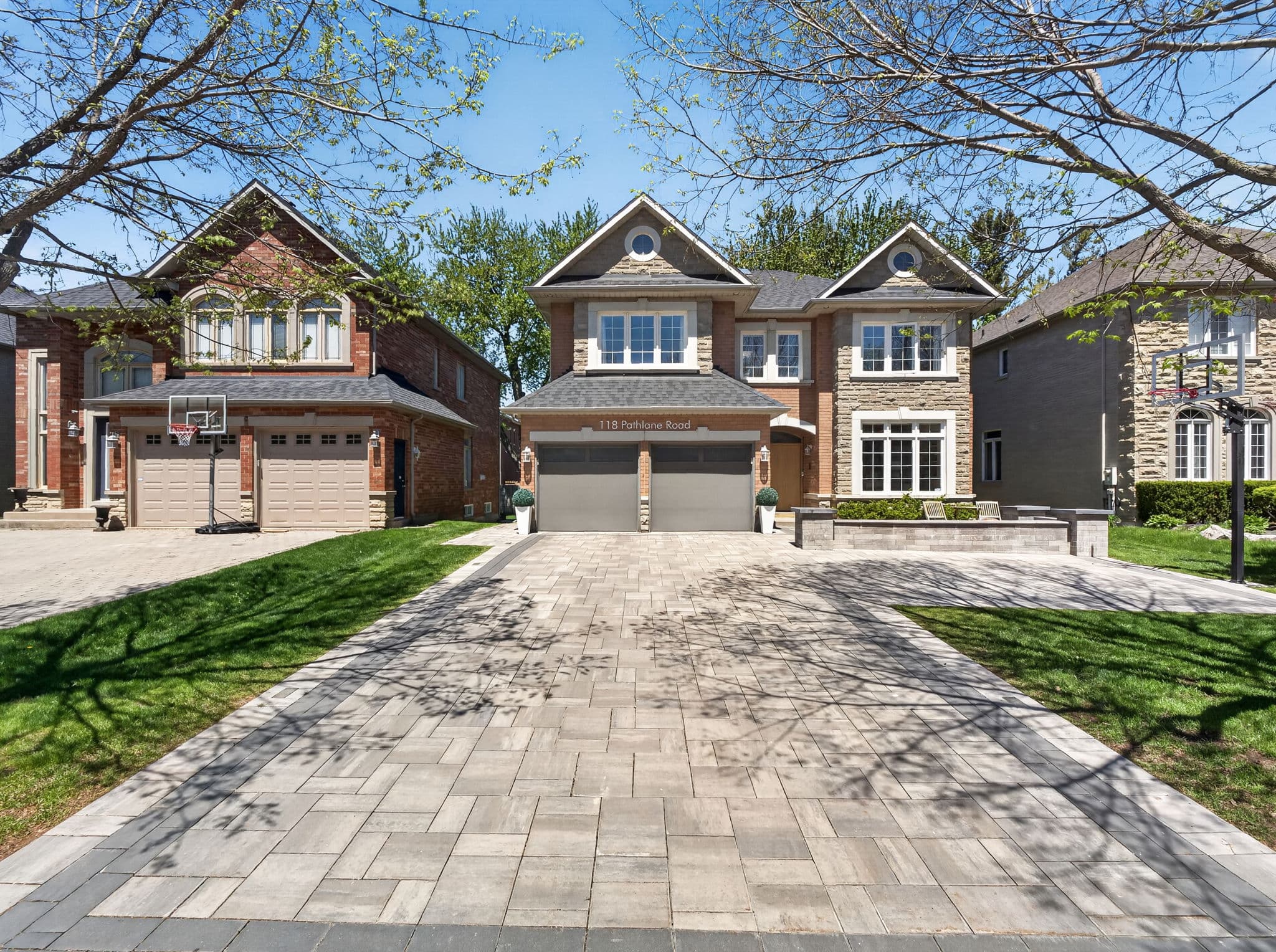 118 Pathlane Rd Richmond Hill, ON L4B 4R1
