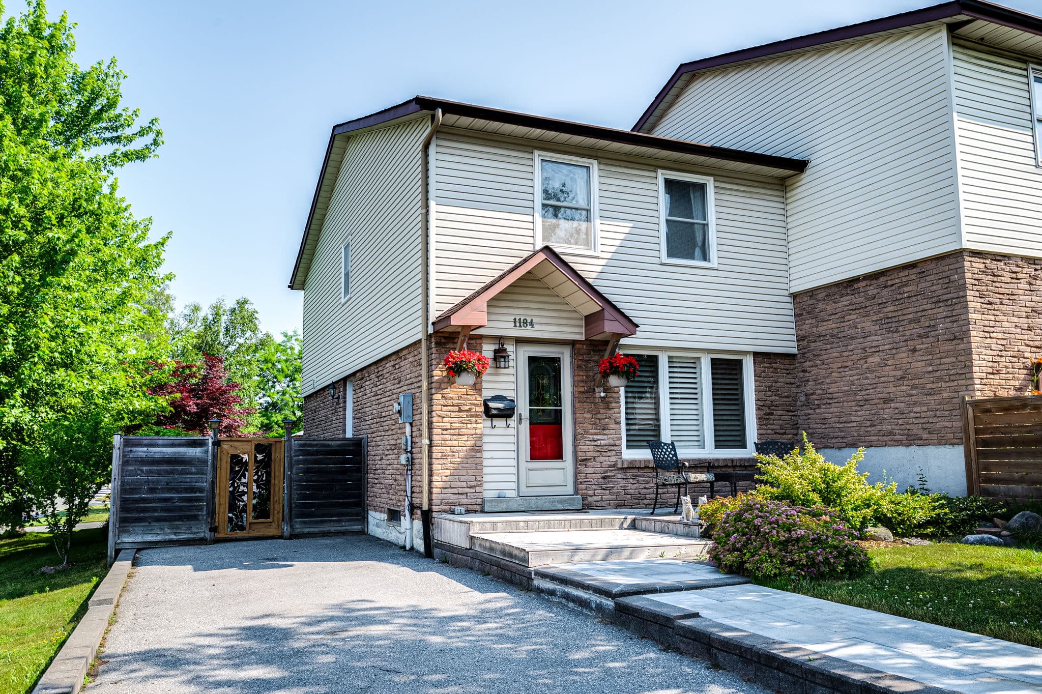 1184 Southdale Ave Oshawa, ON L1H 7Z3