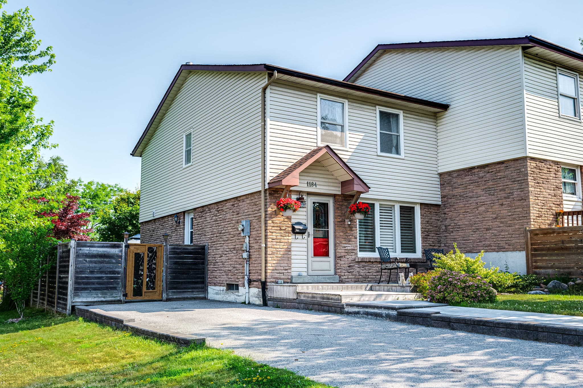1184 Southdale Ave Oshawa, ON L1H 7Z3
