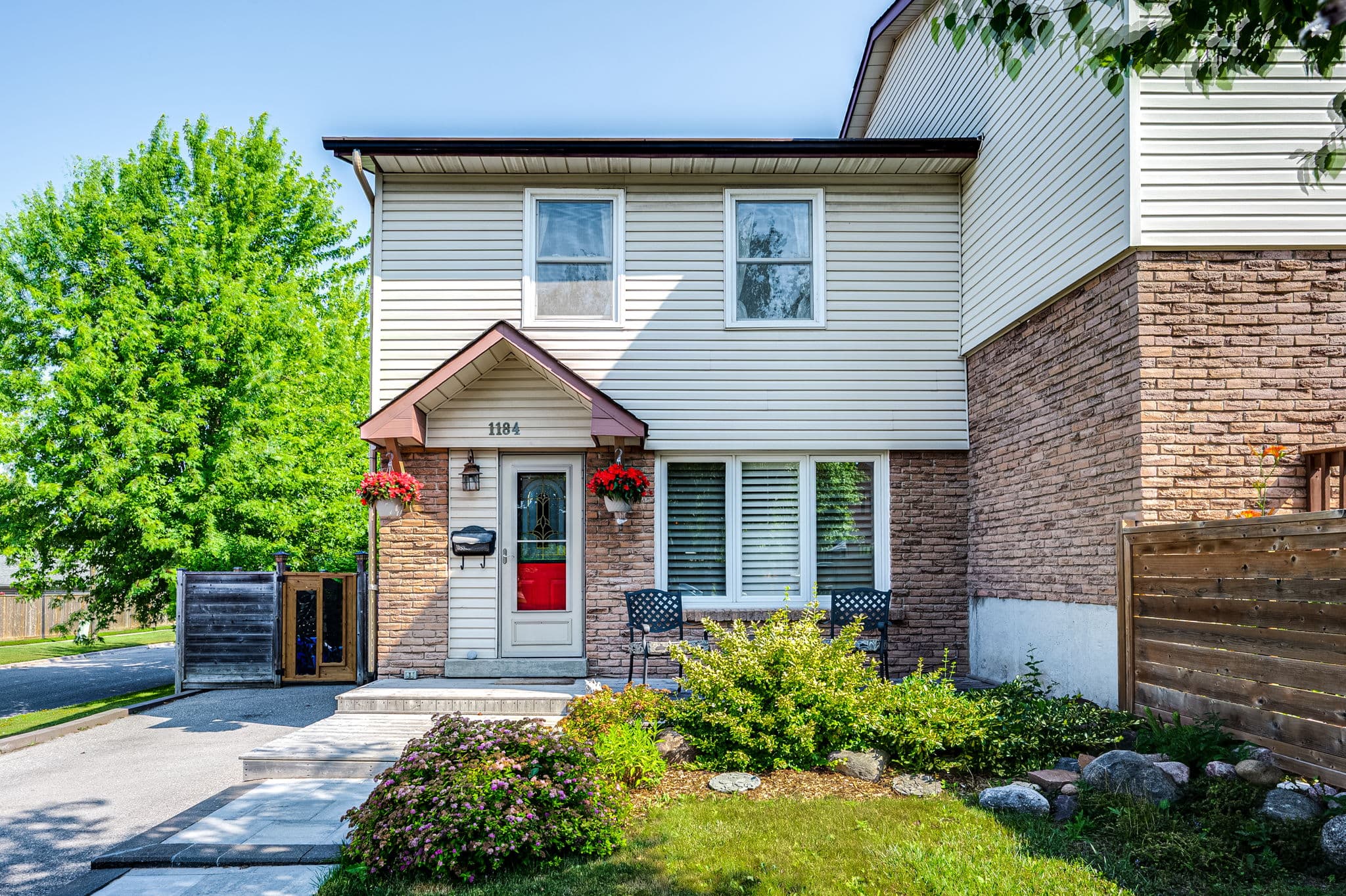 1184 Southdale Ave Oshawa, ON L1H 7Z3