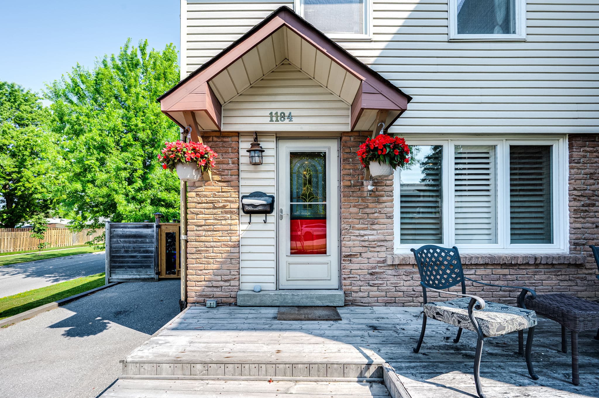 1184 Southdale Ave Oshawa, ON L1H 7Z3