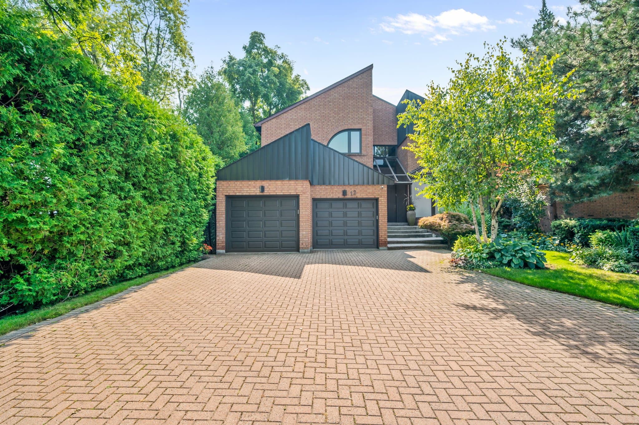 12 Gardenia Ct Toronto, ON M2M 4G2