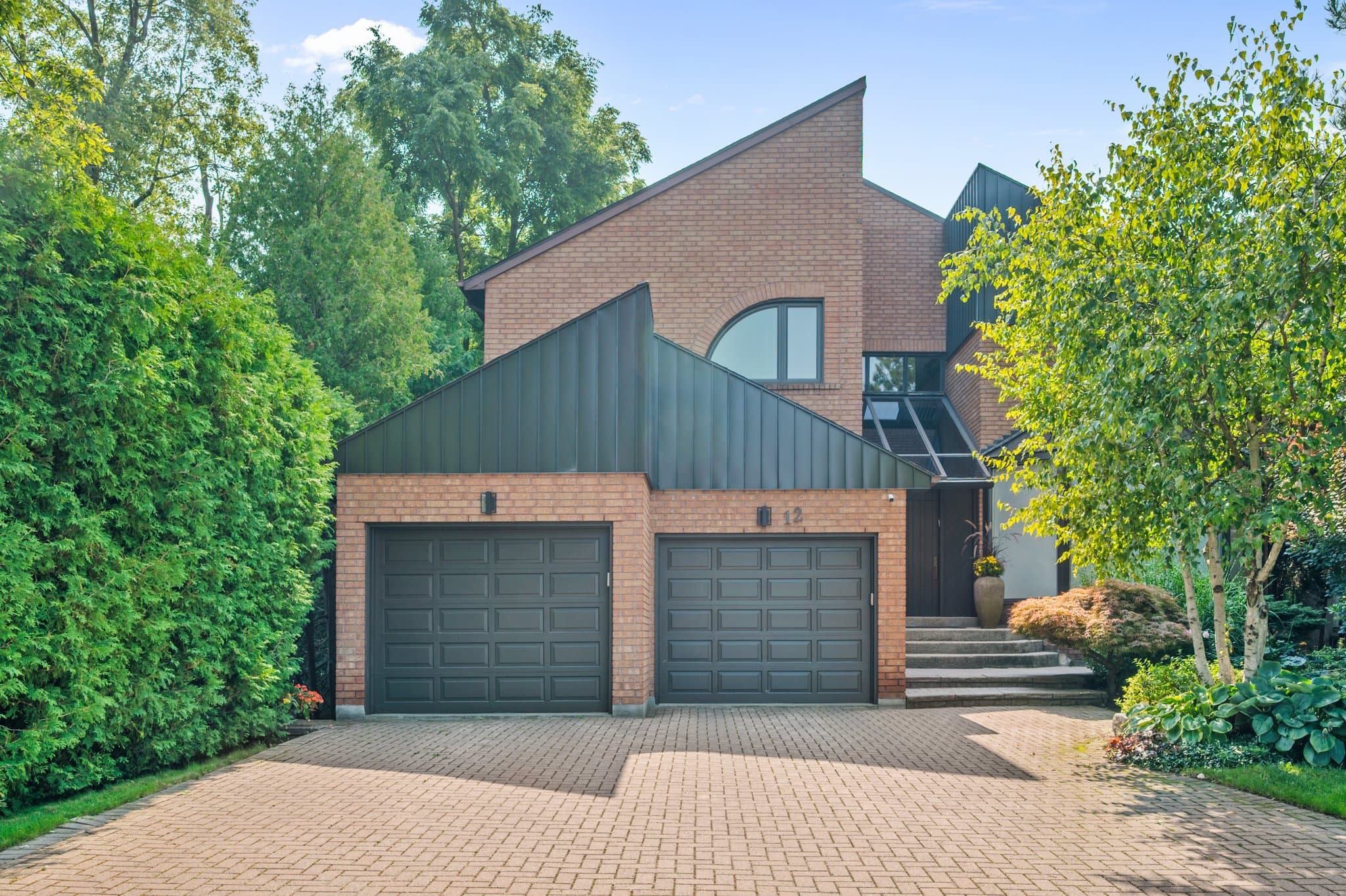 12 Gardenia Ct Toronto, ON M2M 4G2