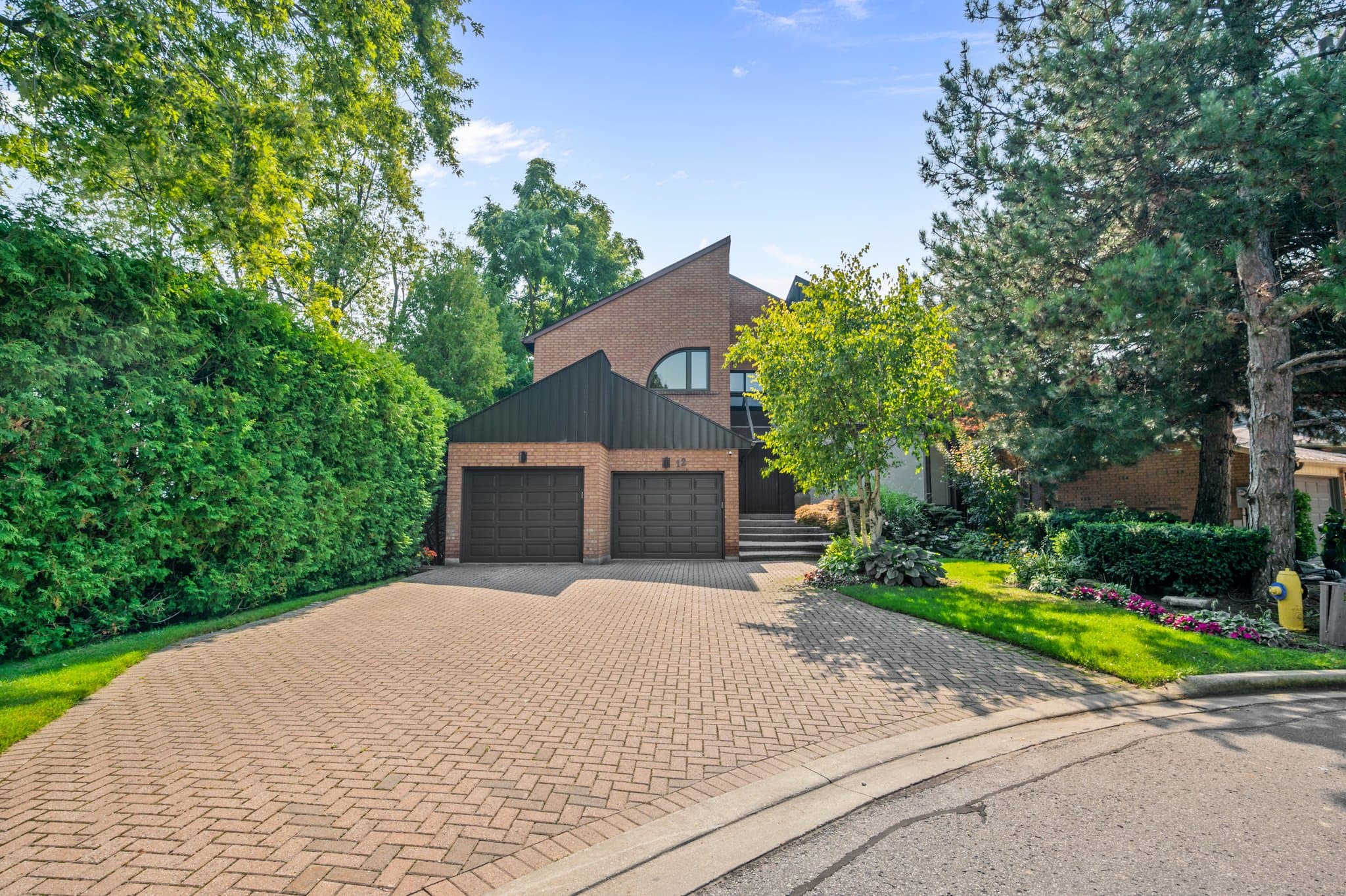 12 Gardenia Ct Toronto, ON M2M 4G2