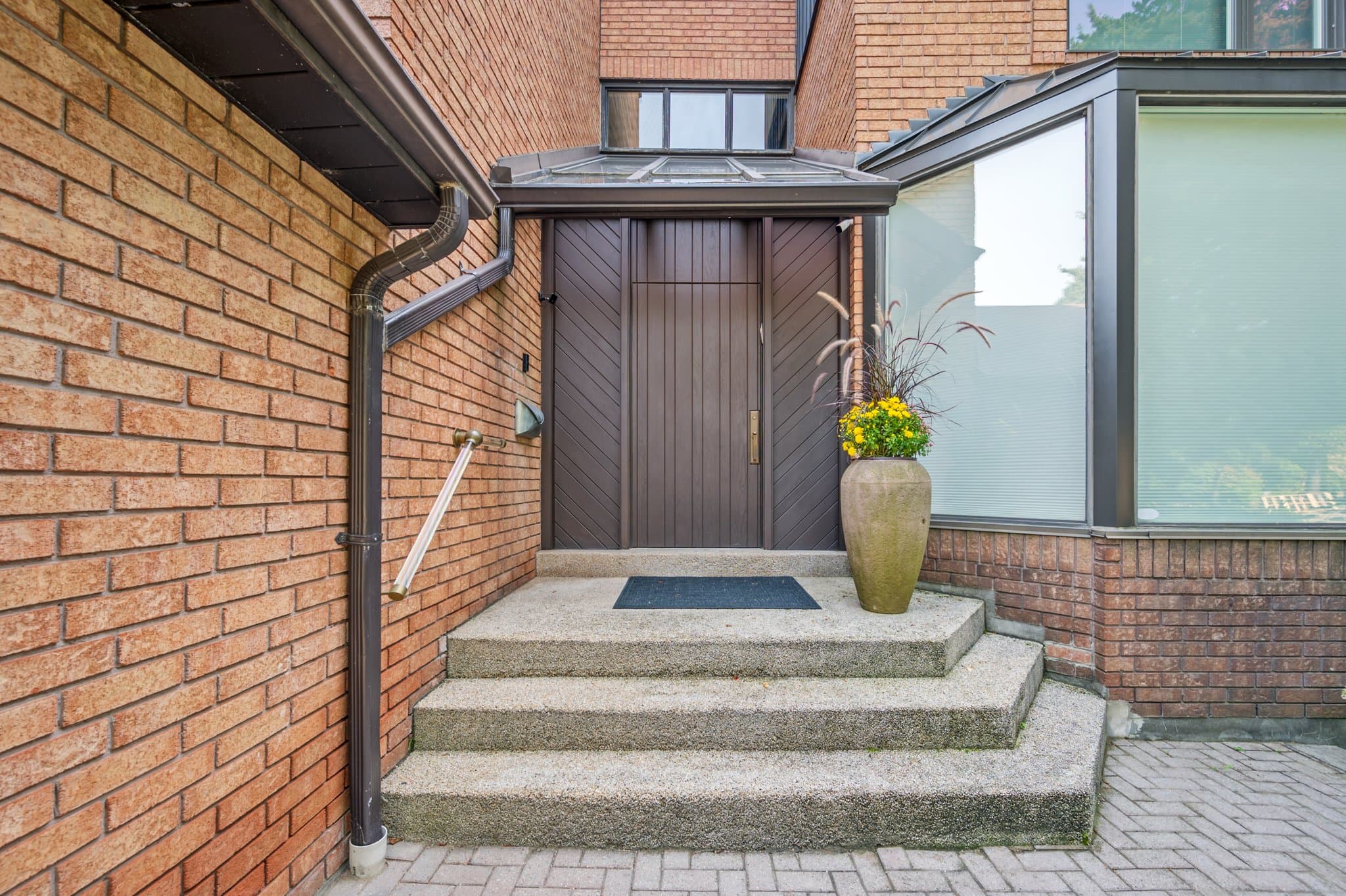 12 Gardenia Ct Toronto, ON M2M 4G2