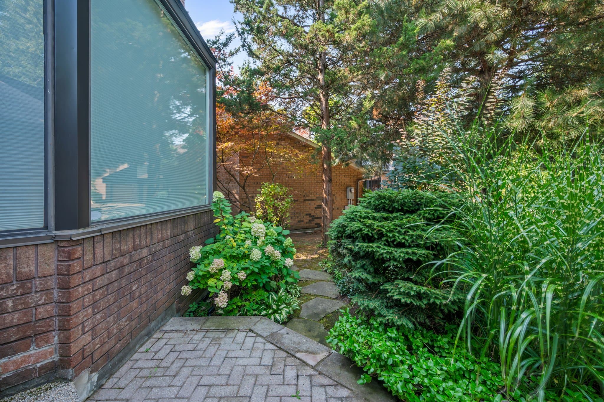 12 Gardenia Ct Toronto, ON M2M 4G2