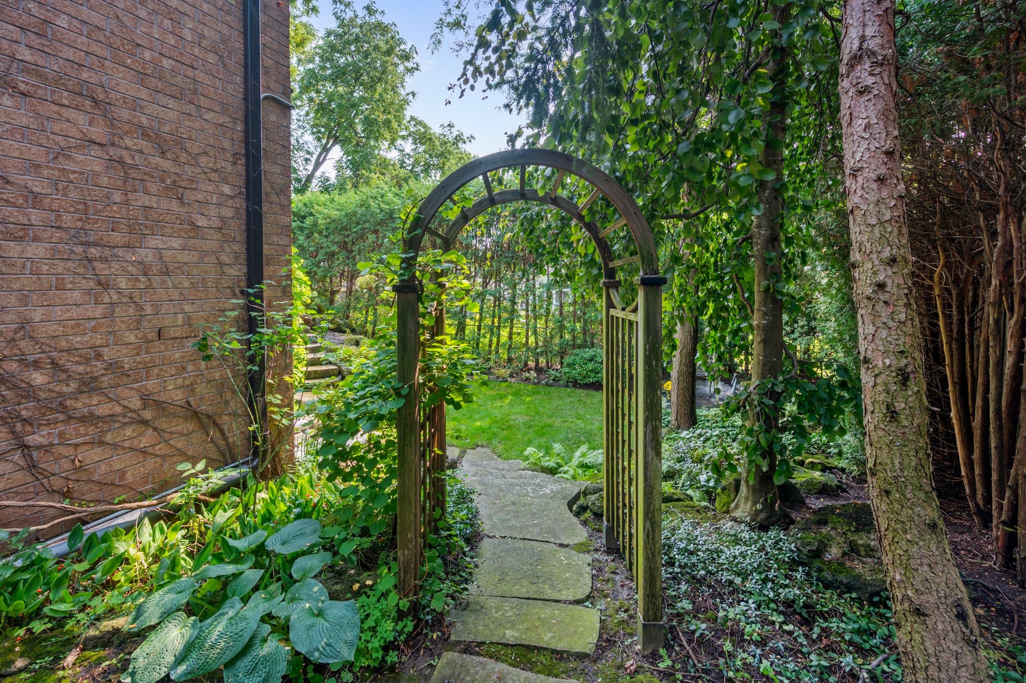 12 Gardenia Ct Toronto, ON M2M 4G2