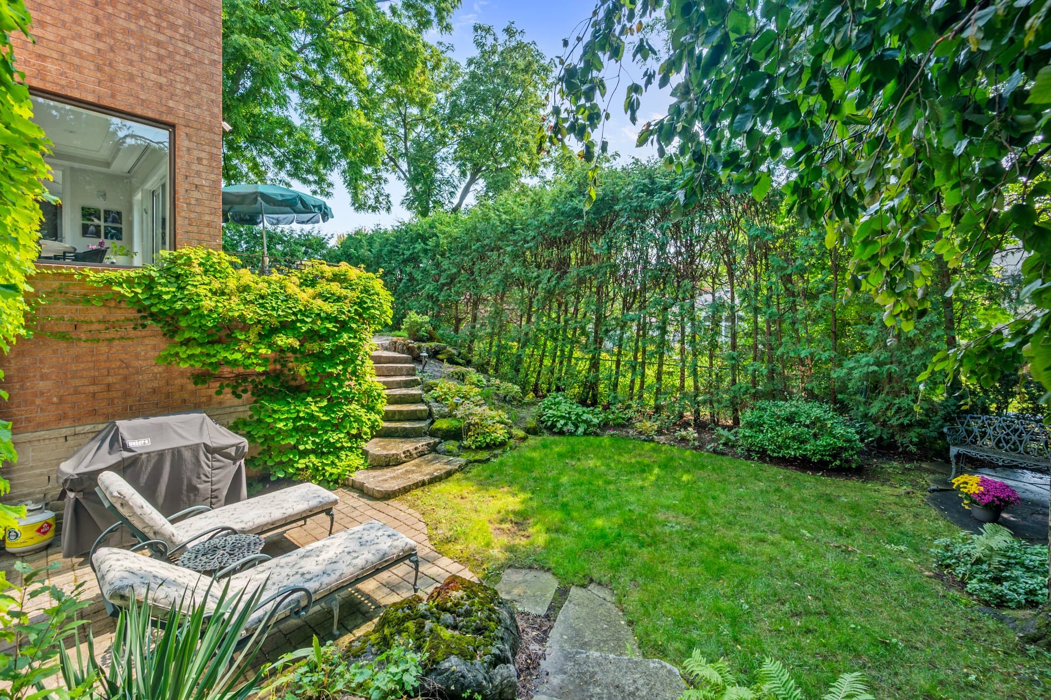 12 Gardenia Ct Toronto, ON M2M 4G2