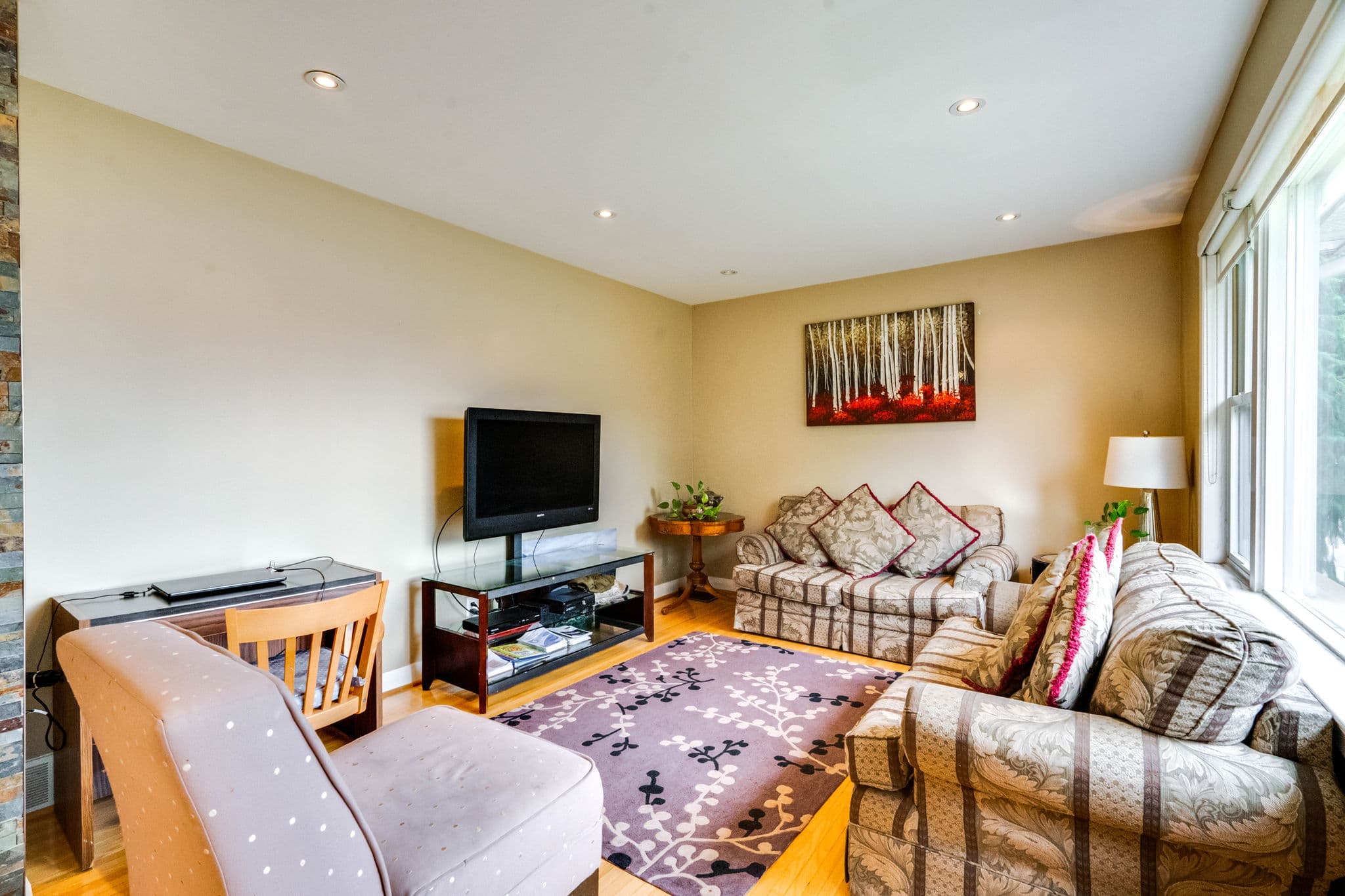 12 Glen Agar Dr Toronto, ON M9B 5L3