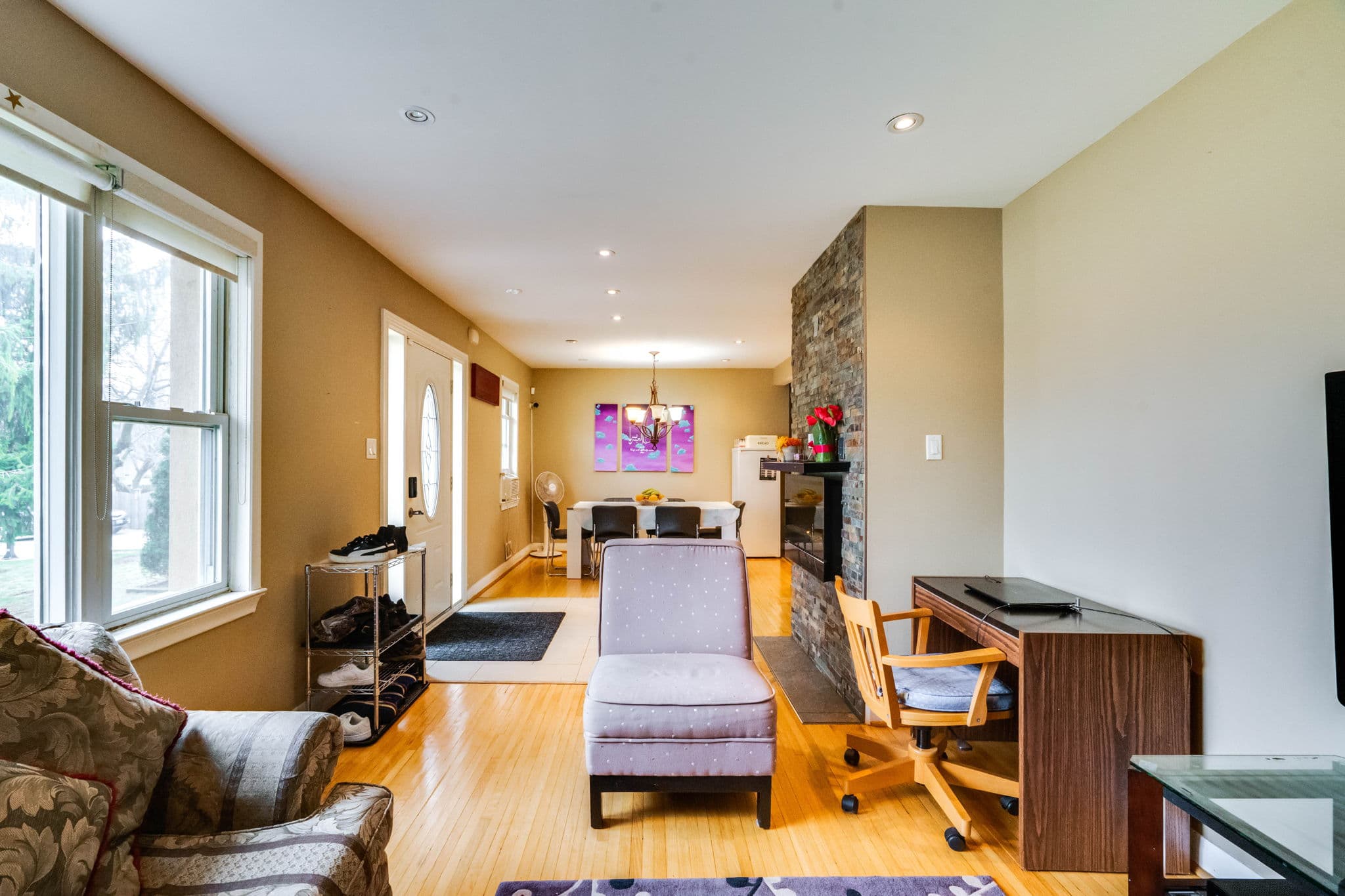 12 Glen Agar Dr Toronto, ON M9B 5L3