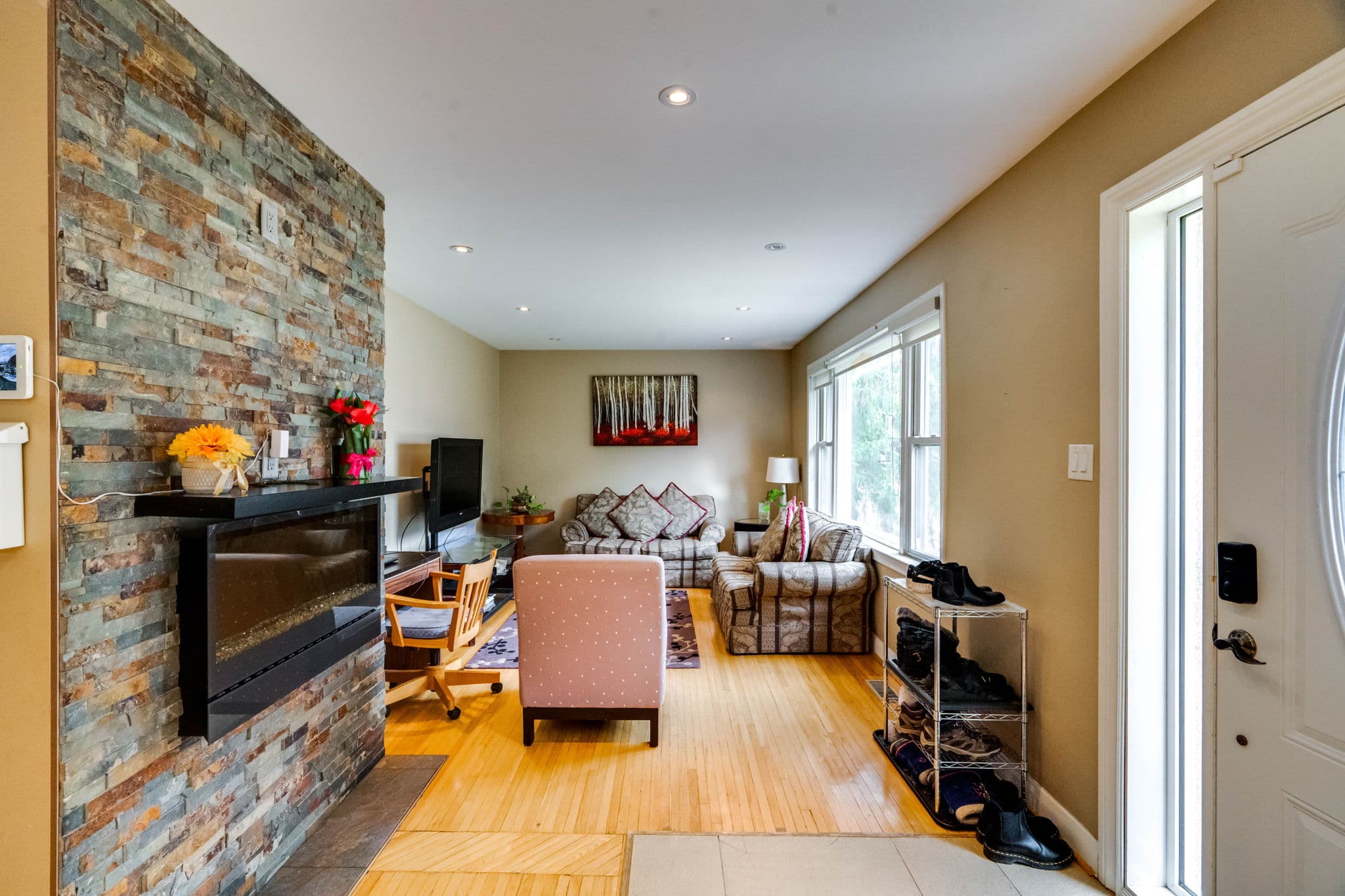 12 Glen Agar Dr Toronto, ON M9B 5L3
