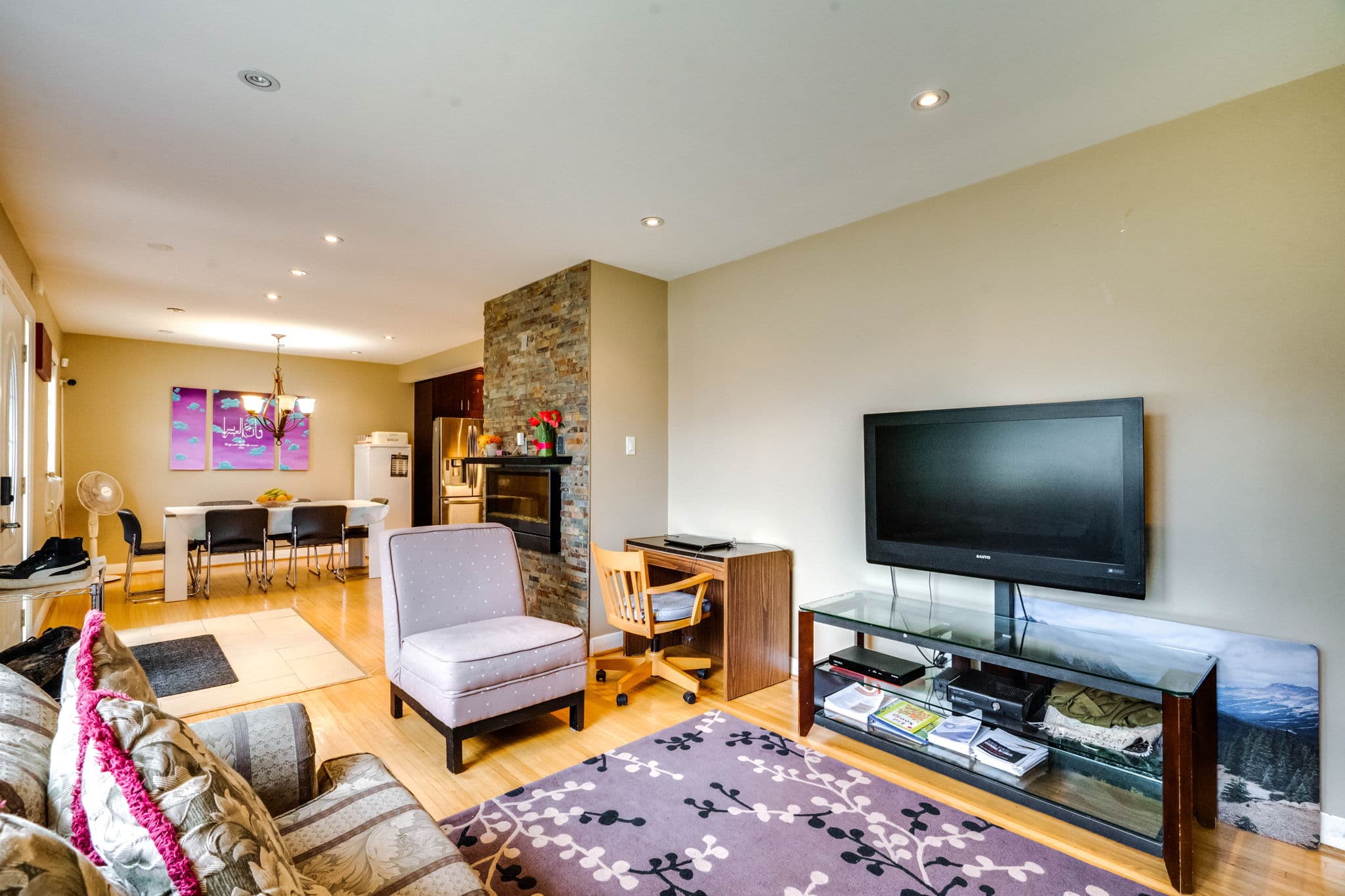 12 Glen Agar Dr Toronto, ON M9B 5L3