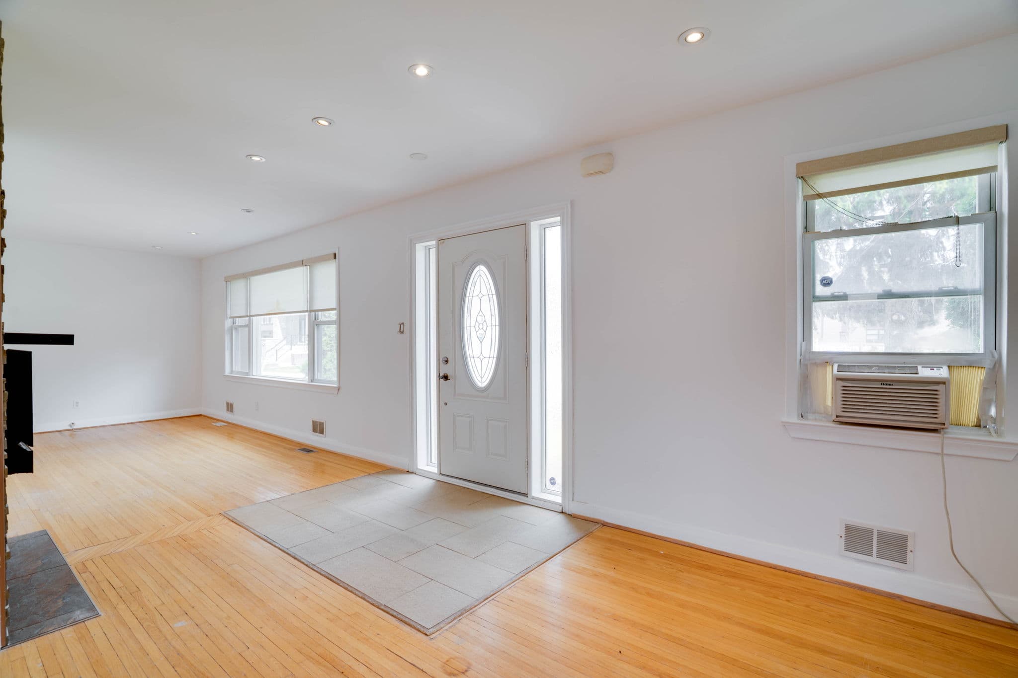 12 Glen Agar Dr Toronto, ON M9B 5L7
