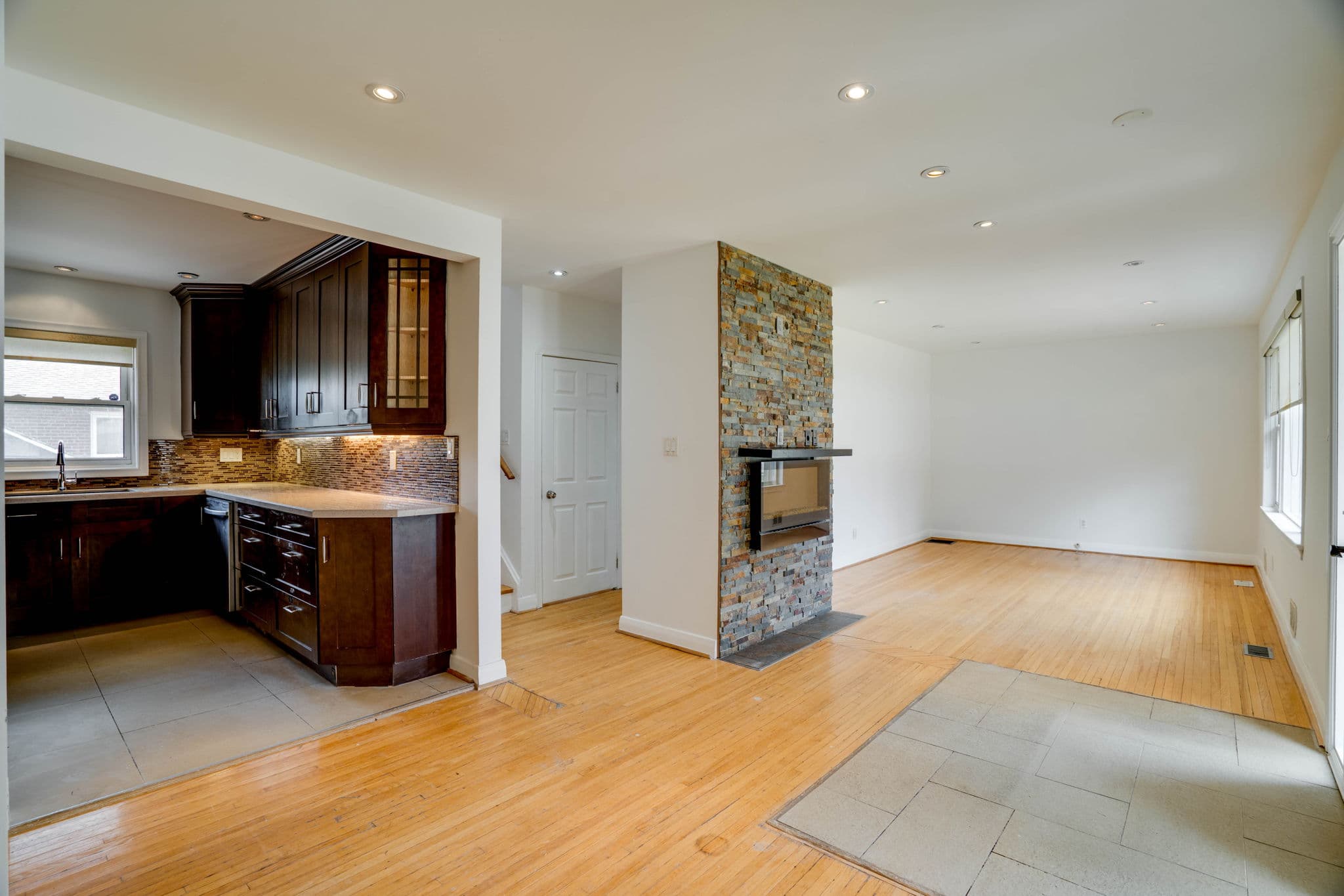 12 Glen Agar Dr Toronto, ON M9B 5L7
