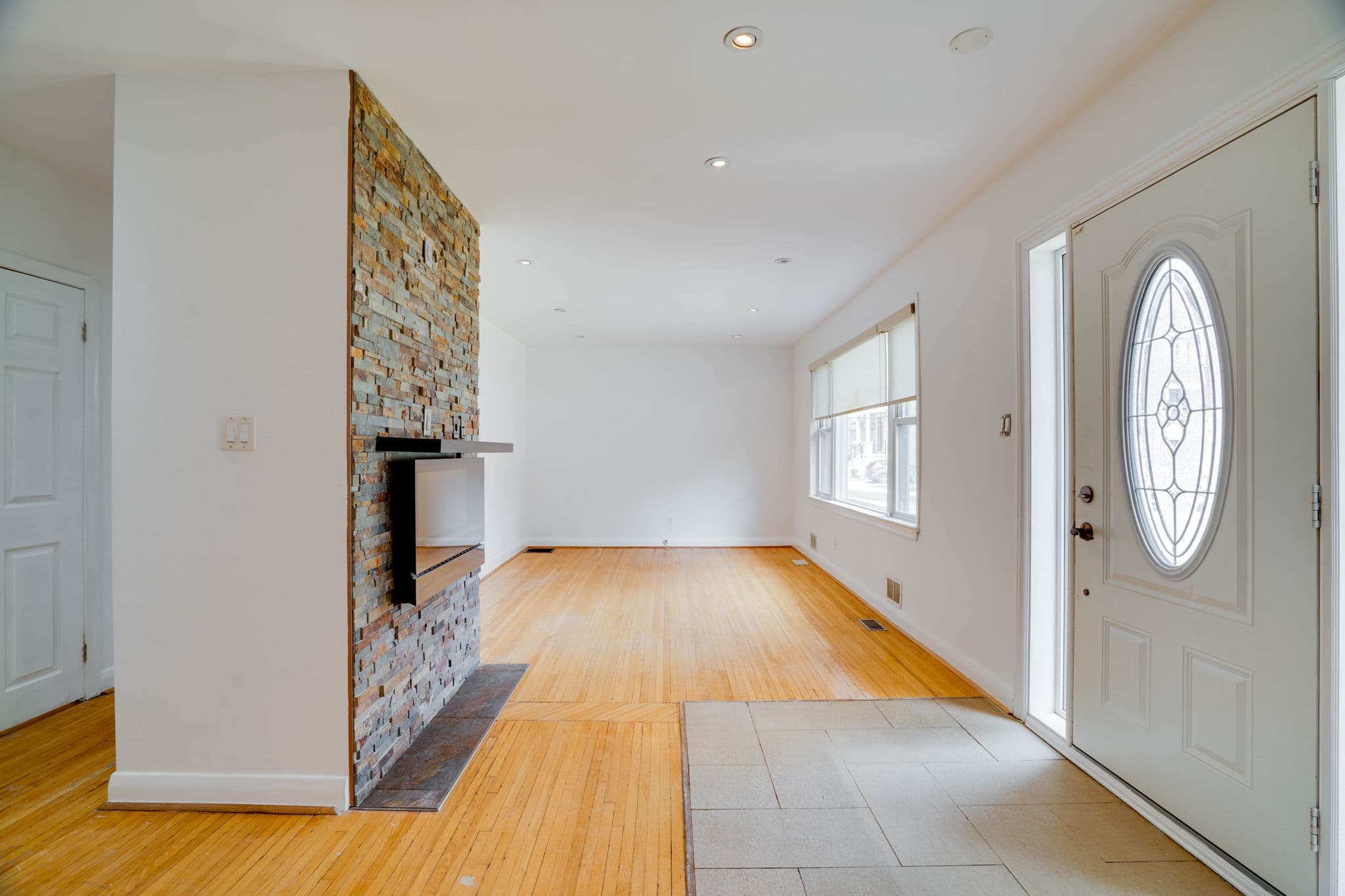 12 Glen Agar Dr Toronto, ON M9B 5L7