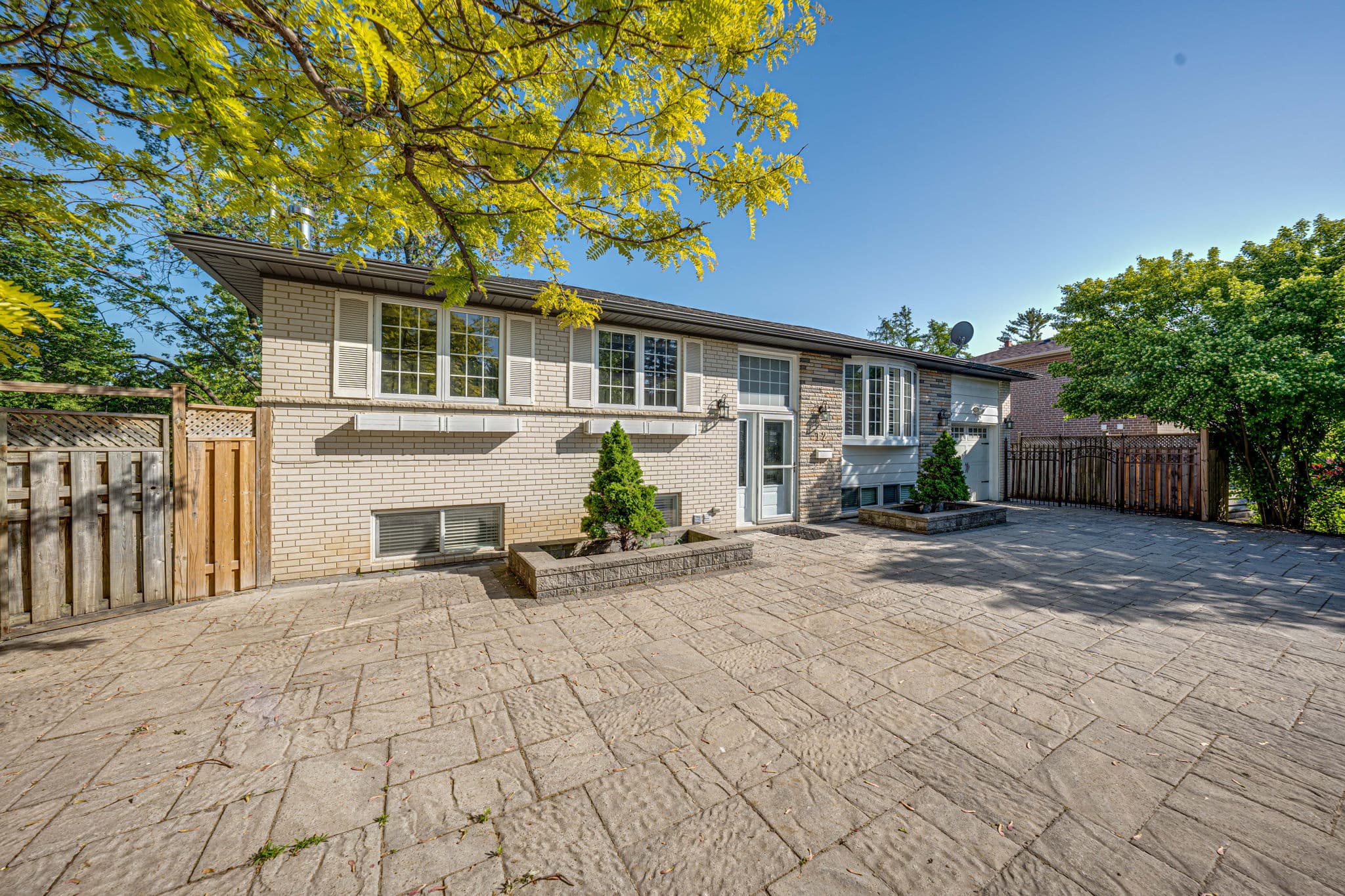 12 King Richard Ct Markham, ON L3P 1M1