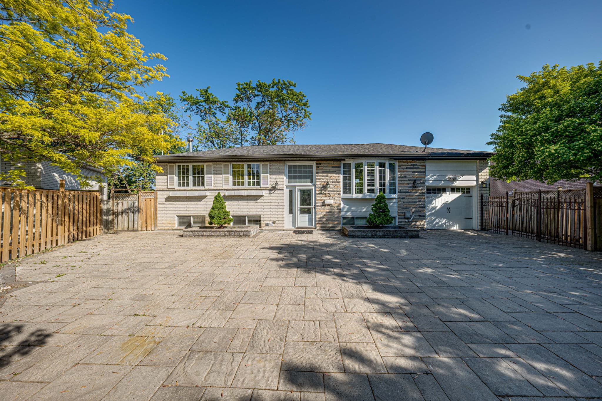 12 King Richard Ct Markham, ON L3P 1M1