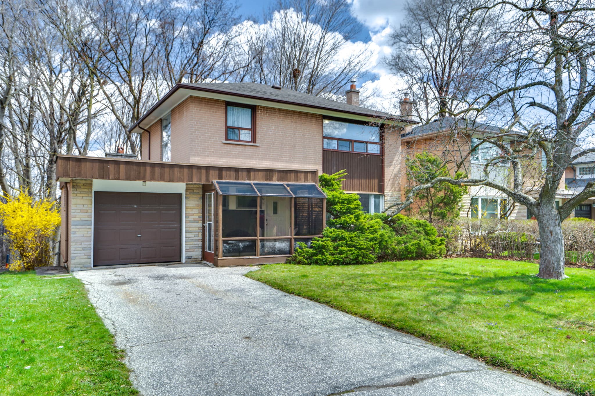 12 Overbrook Pl Toronto, ON M3H 4P2