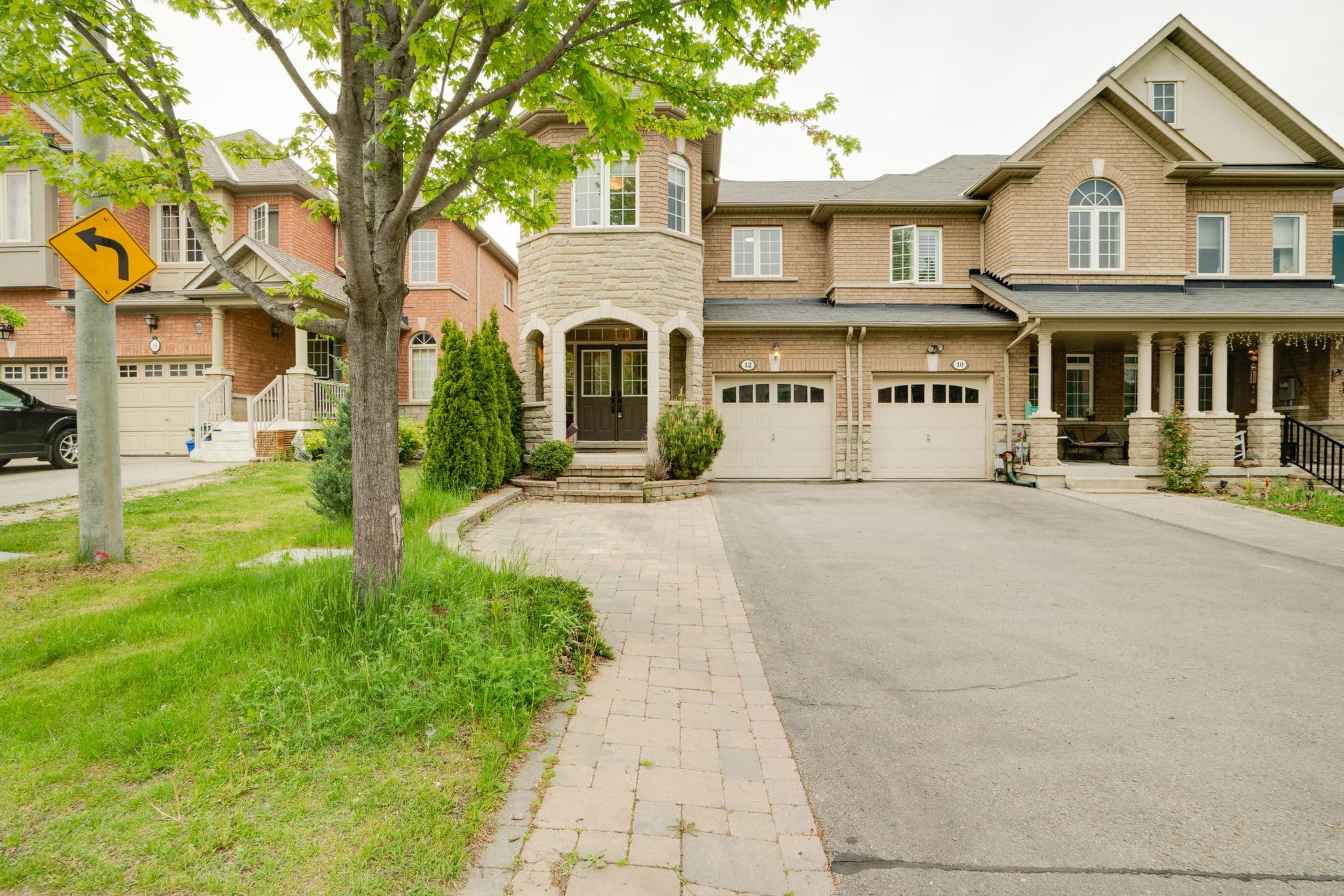 12 Shemer Dr Vaughan, ON L4J 9A6