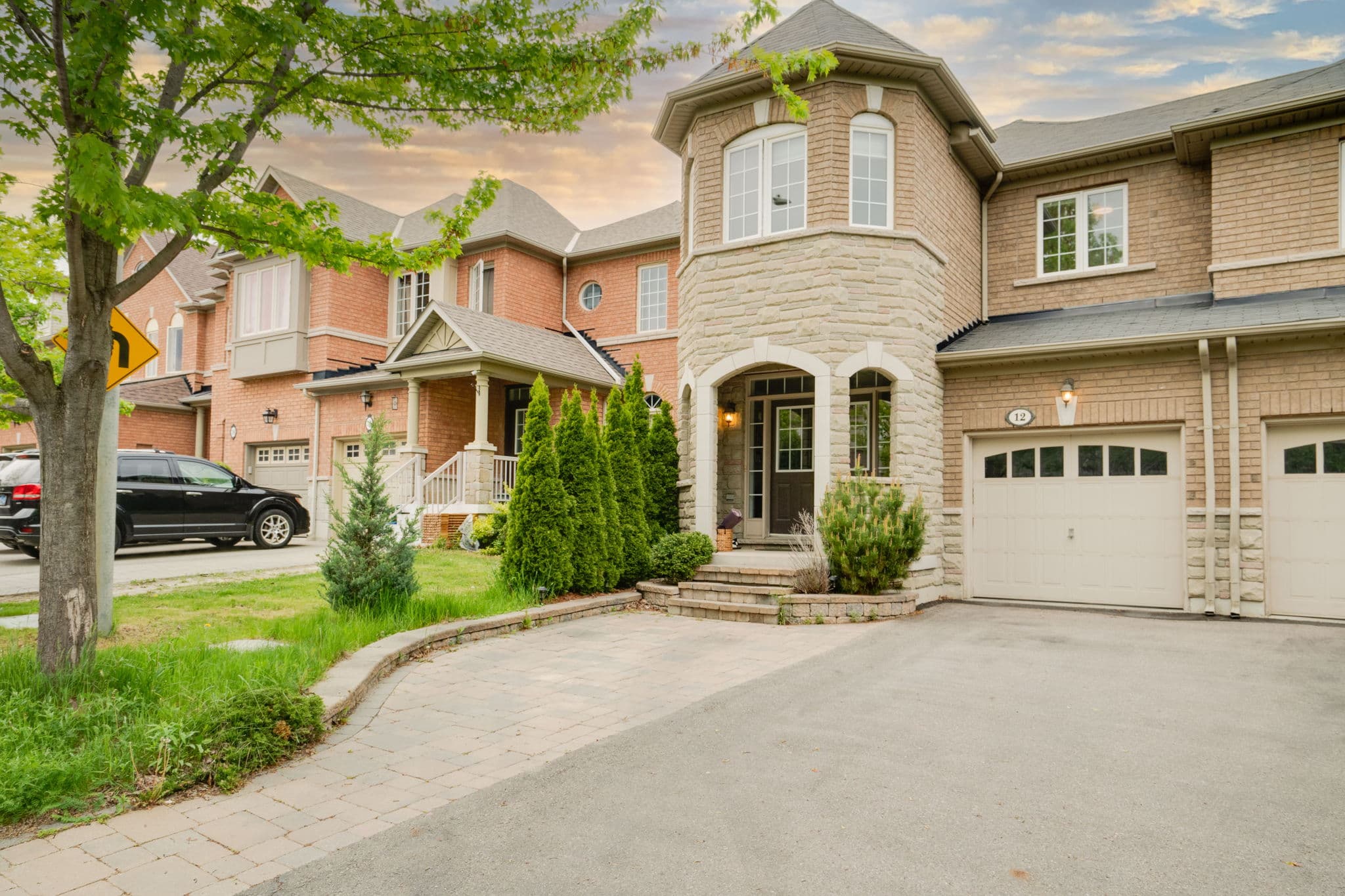 12 Shemer Dr Vaughan, ON L4J 9A6