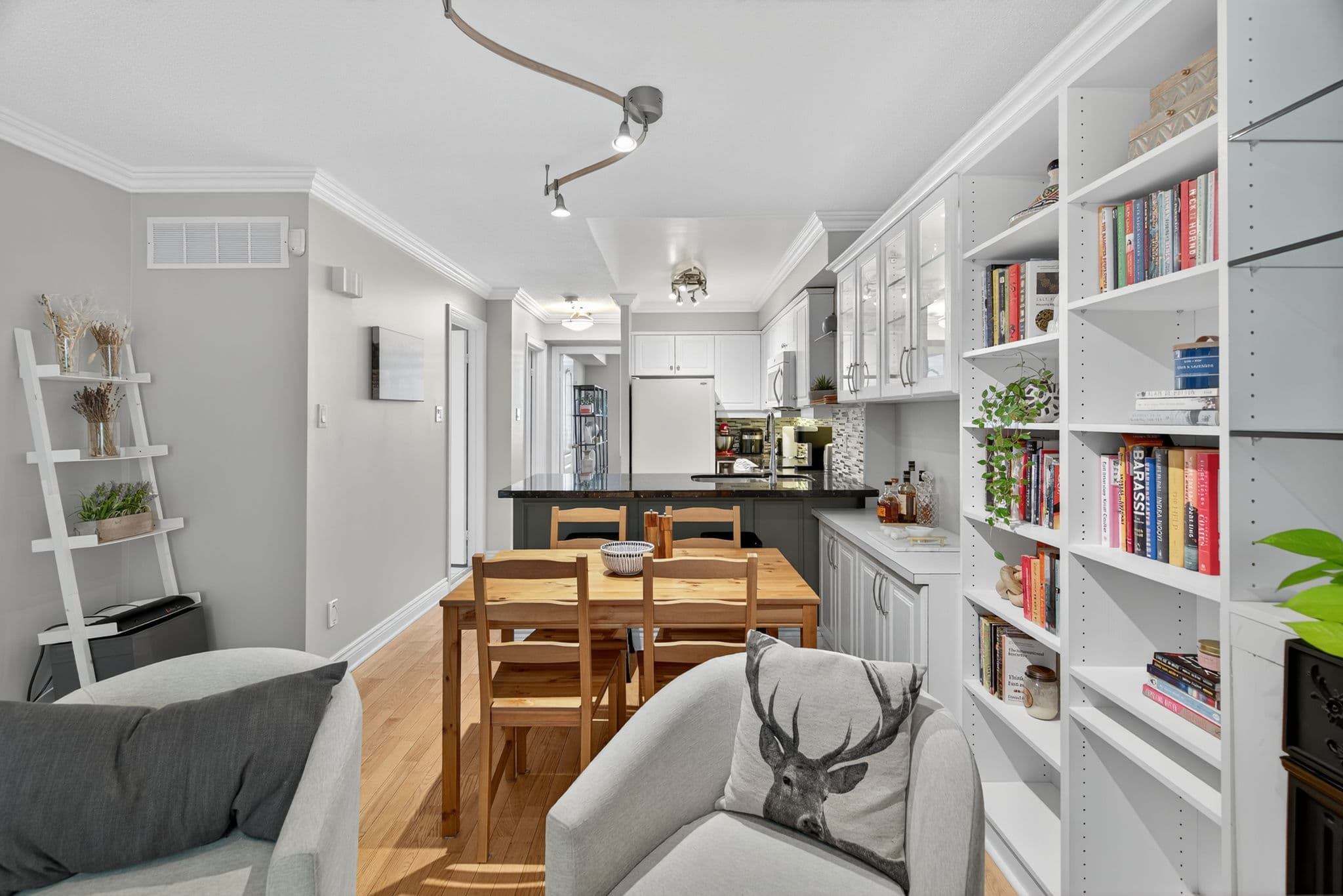 12 Sudbury St 2212 Toronto, ON M6J 3W7