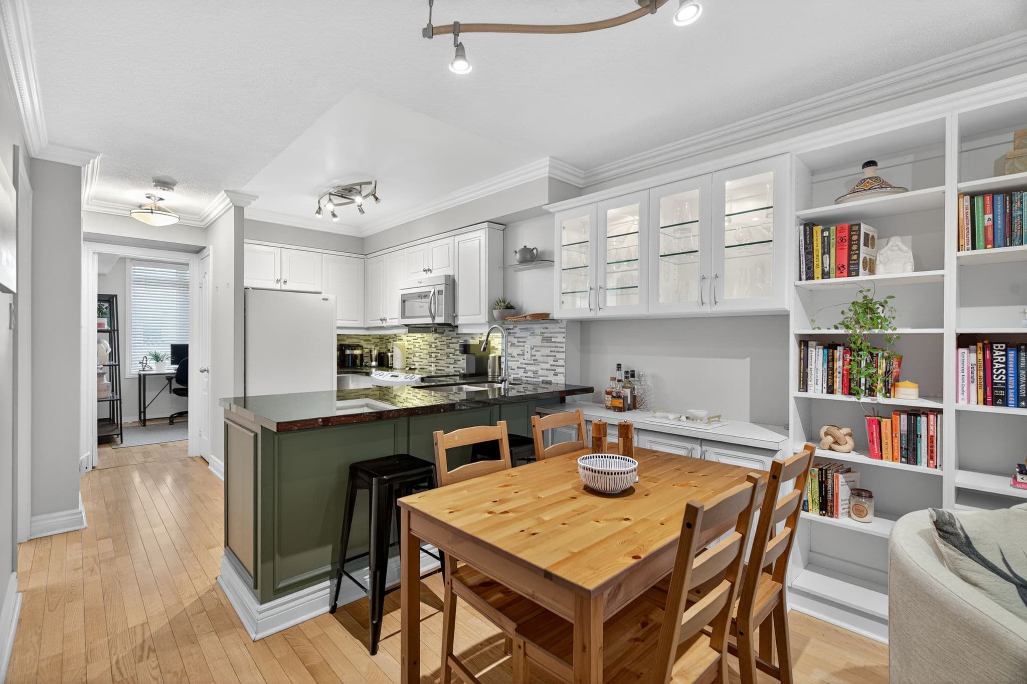 12 Sudbury St 2212 Toronto, ON M6J 3W7