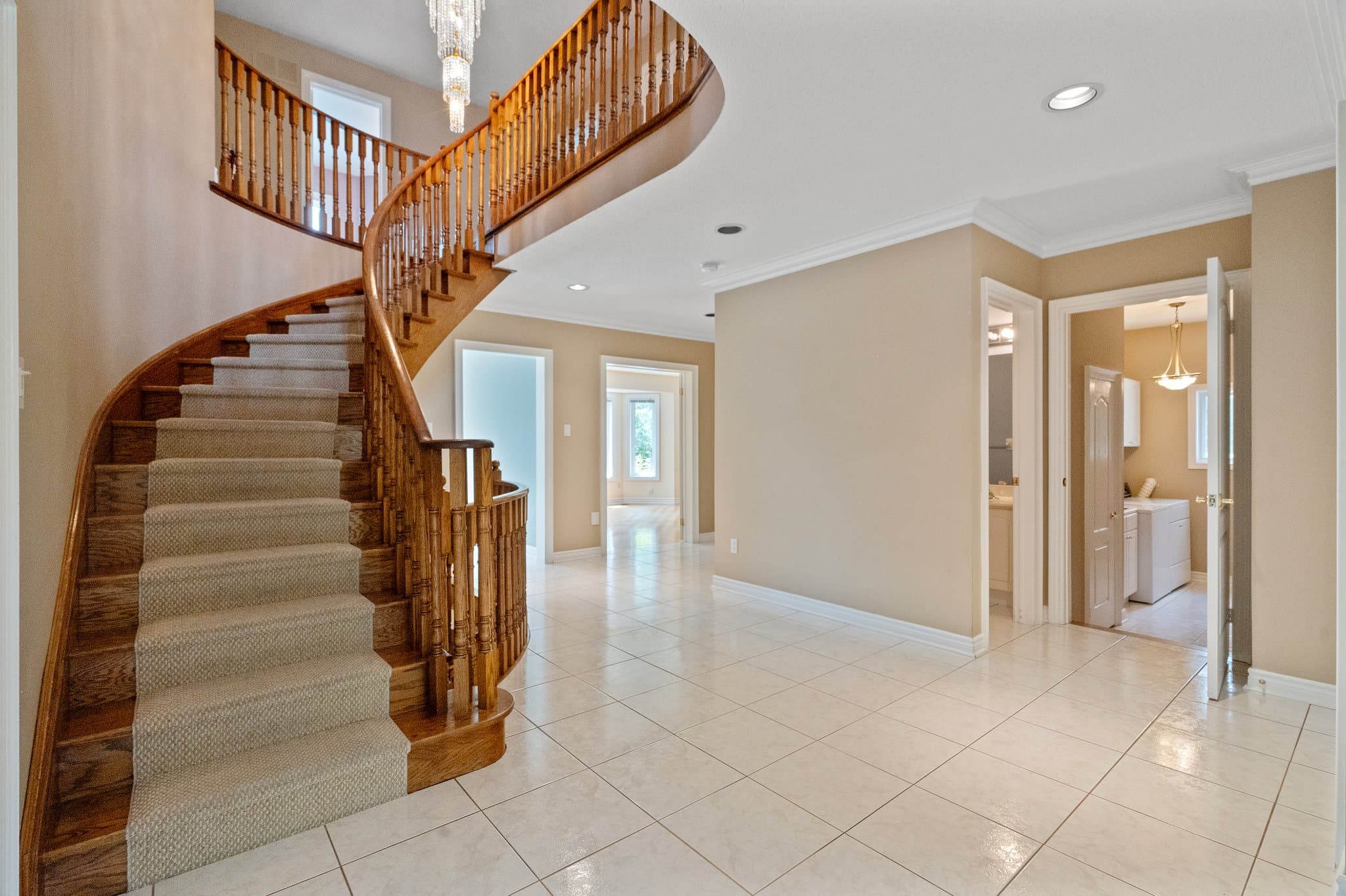 12 White Oak Crescent Richmond Hill, ON L4B 3R3