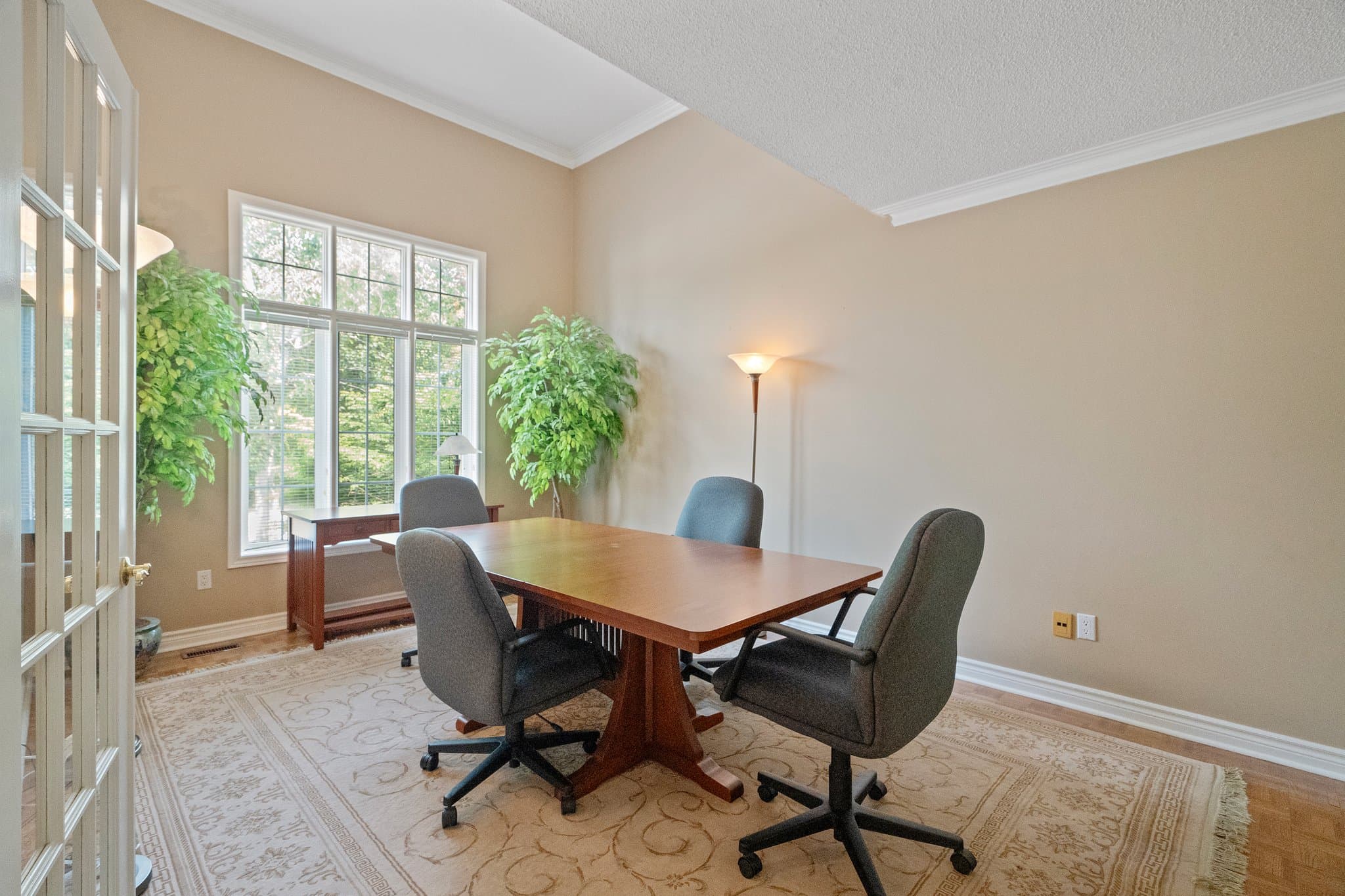 12 White Oak Crescent Richmond Hill, ON L4B 3R3