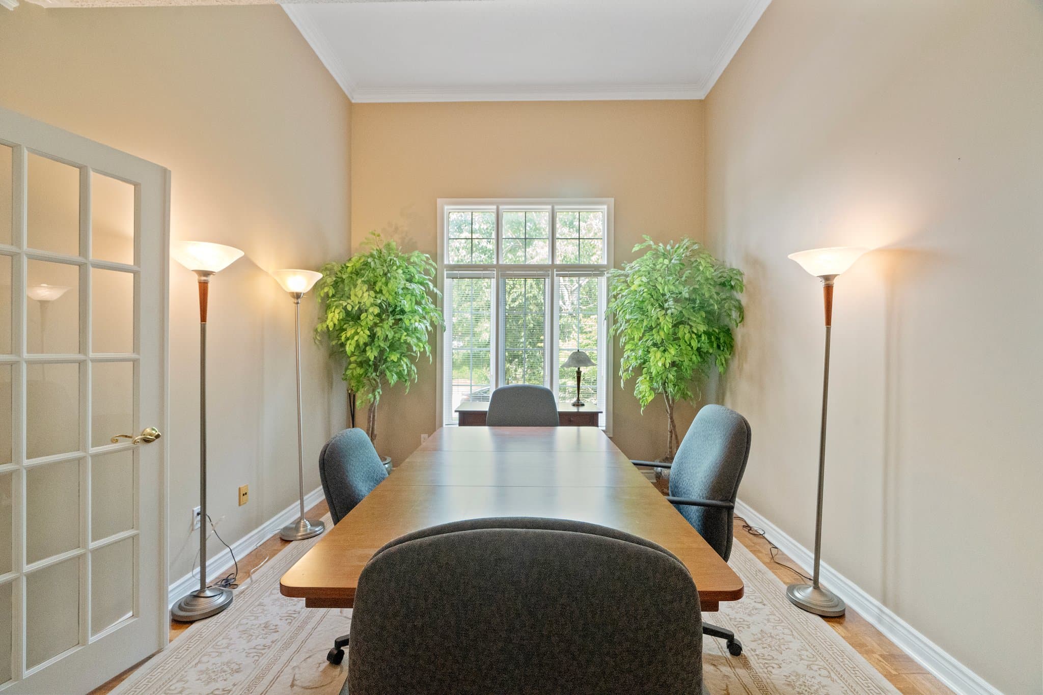 12 White Oak Crescent Richmond Hill, ON L4B 3R3