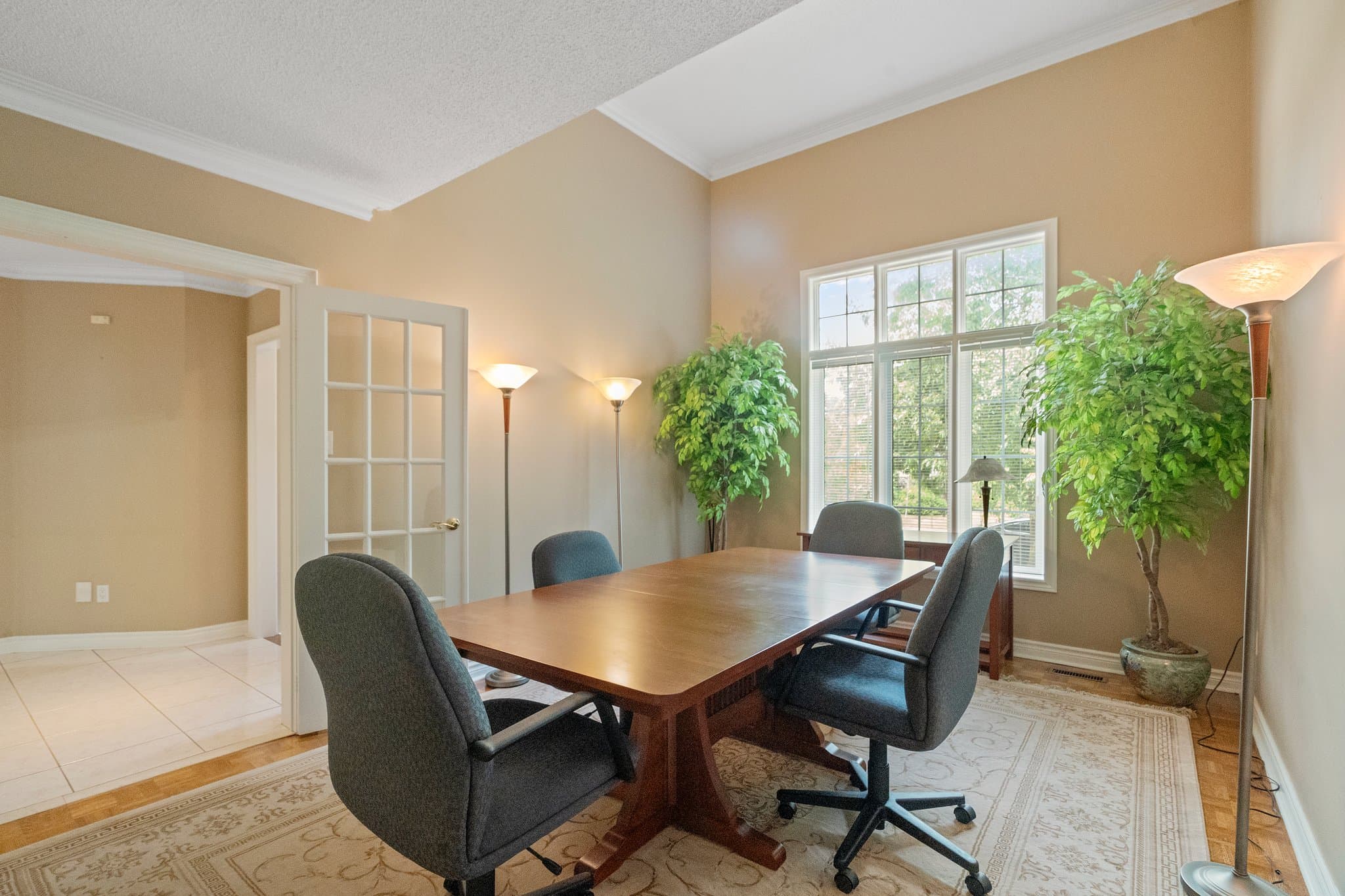 12 White Oak Crescent Richmond Hill, ON L4B 3R3