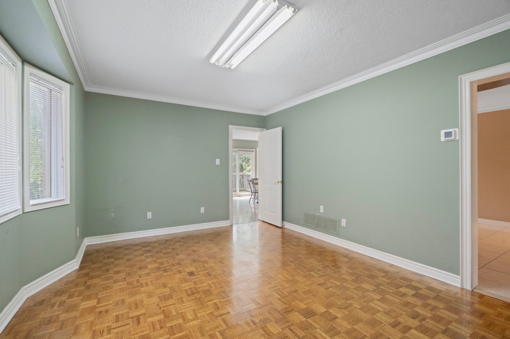 12 White Oak Crescent Richmond Hill, ON L4B 3R3