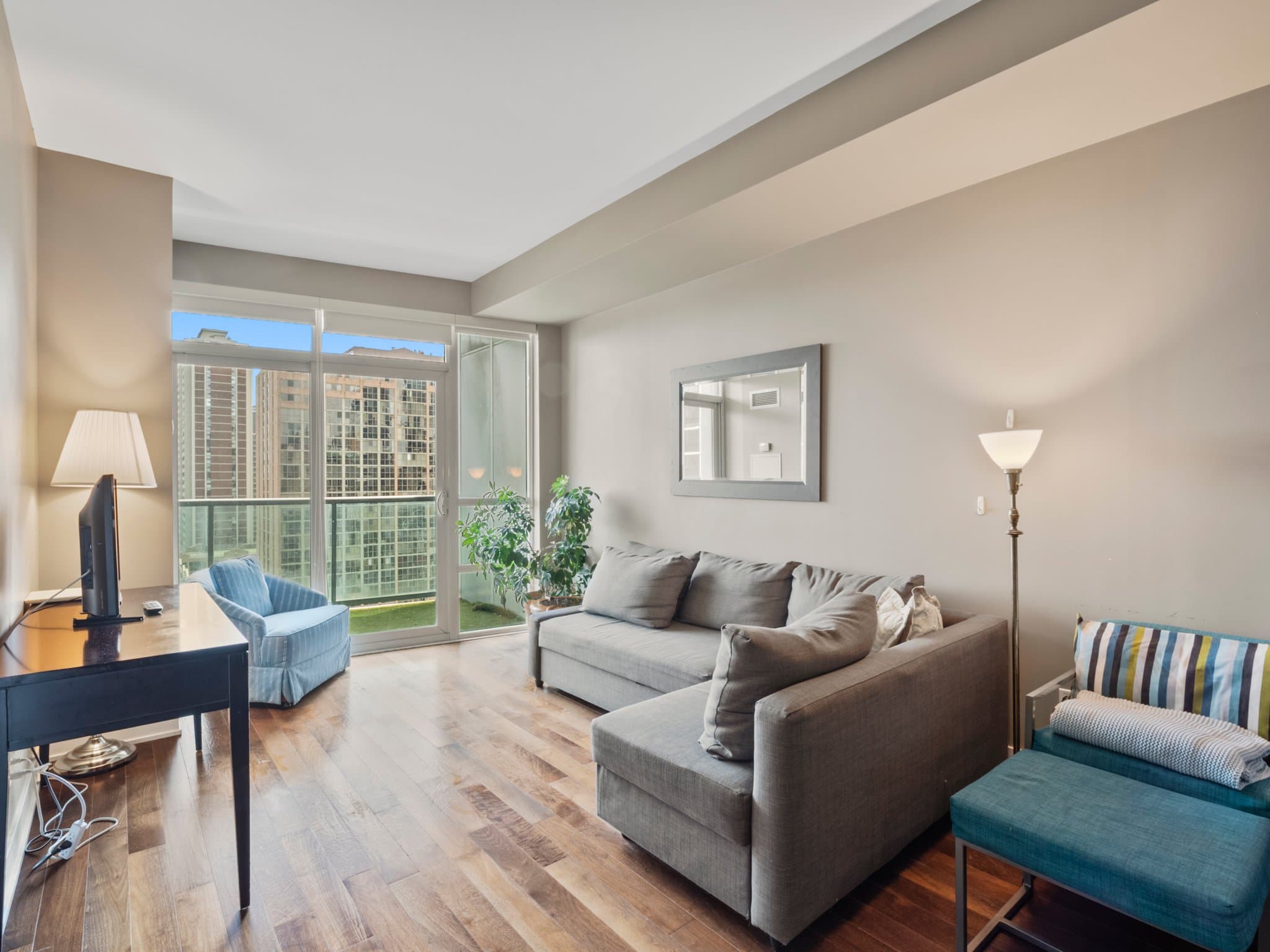120 Homewood Ave Unit 1008 Toronto, ON M4Y 2J3