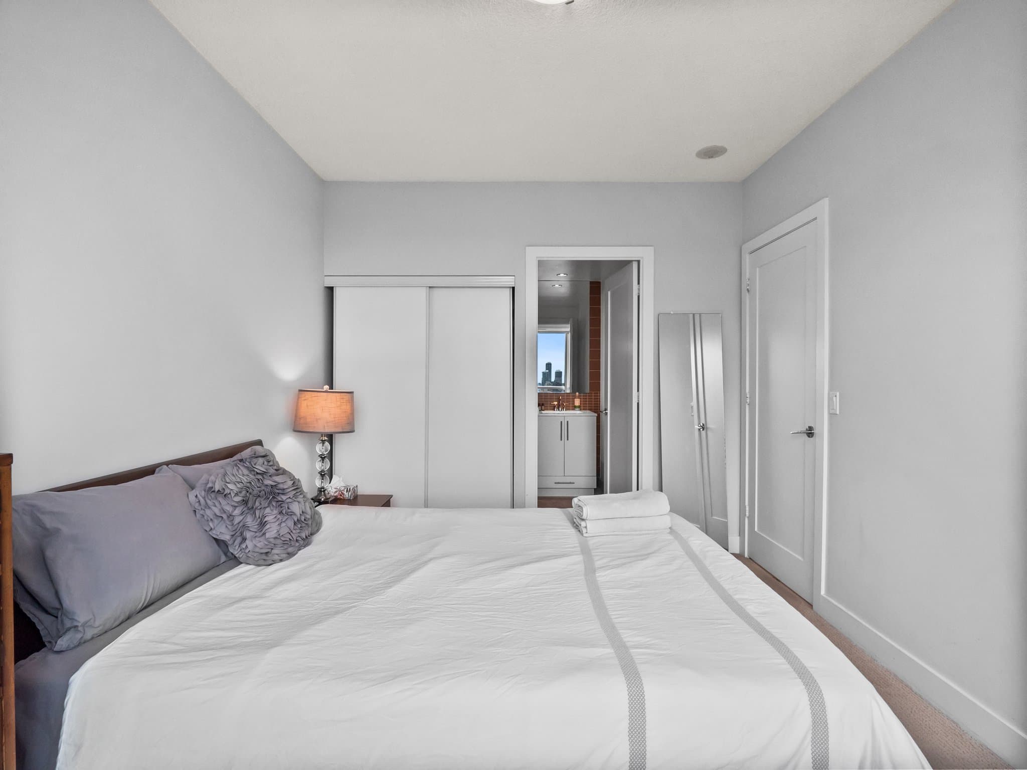 120 Homewood Ave Unit 1207 Toronto, ON M4Y 2J3