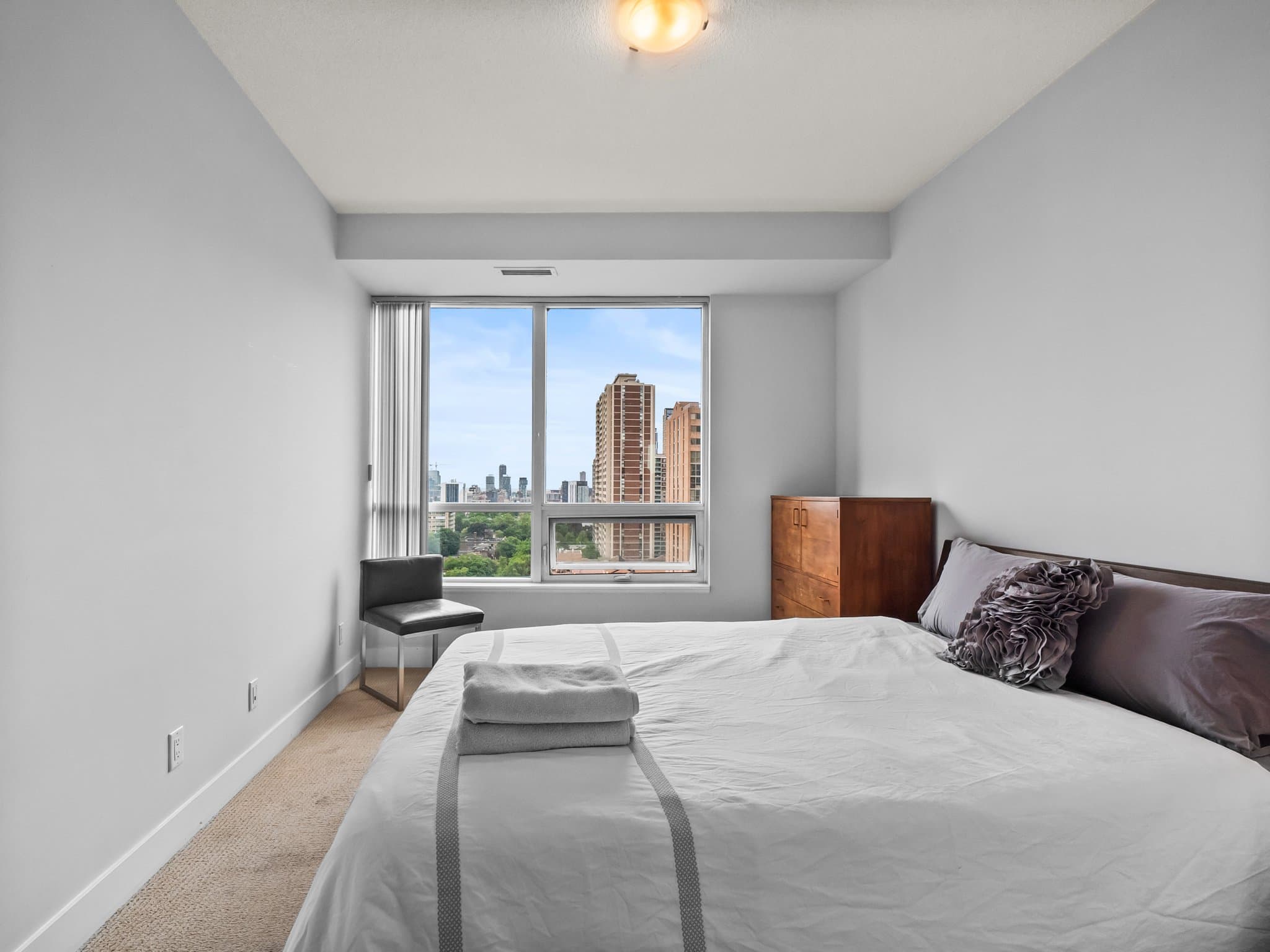 120 Homewood Ave Unit 1207 Toronto, ON M4Y 2J3