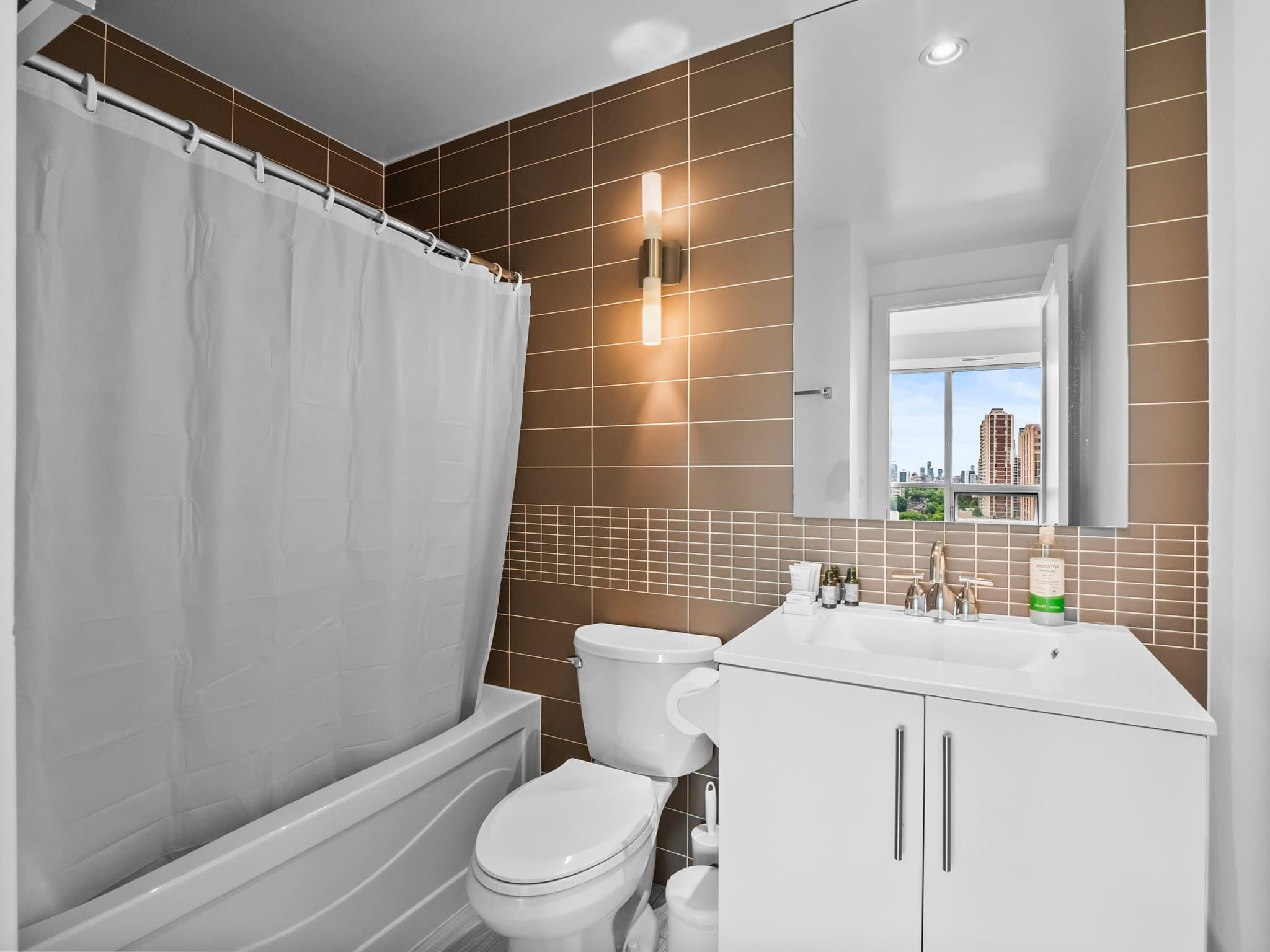 120 Homewood Ave Unit 1207 Toronto, ON M4Y 2J3