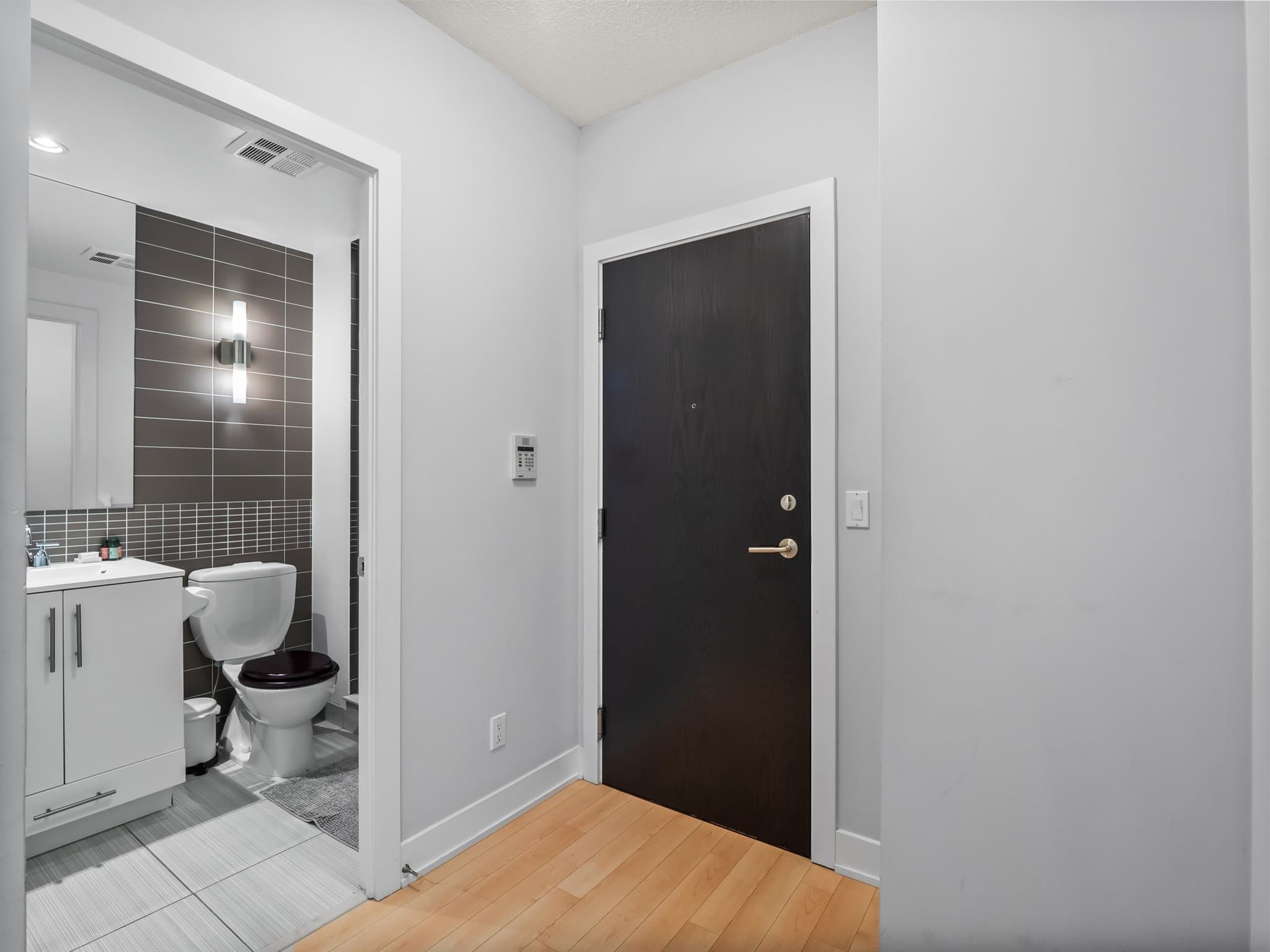 120 Homewood Ave Unit 1207 Toronto, ON M4Y 2J3