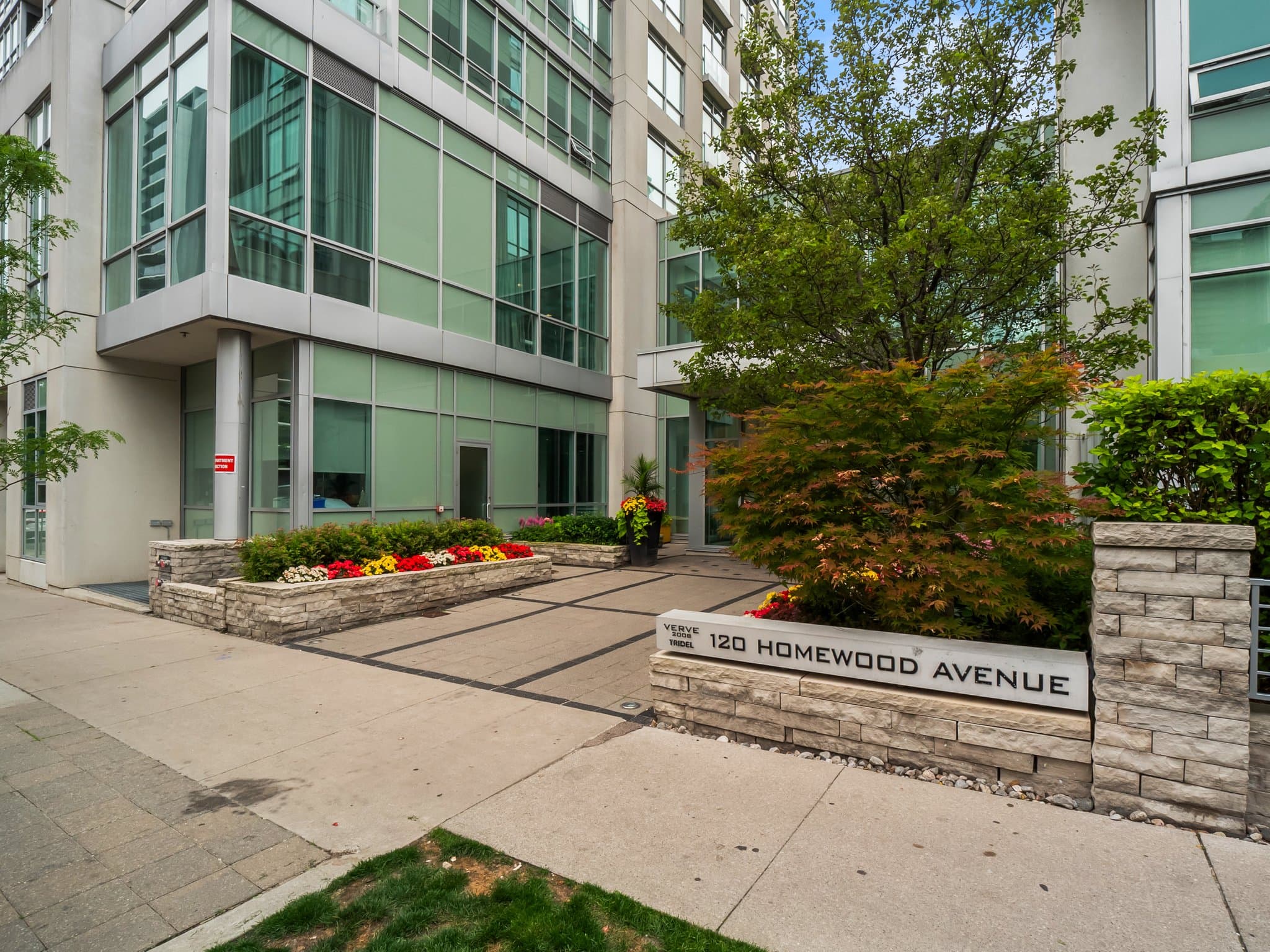 120 Homewood Ave Unit 1207 Toronto, ON M4Y 2J3