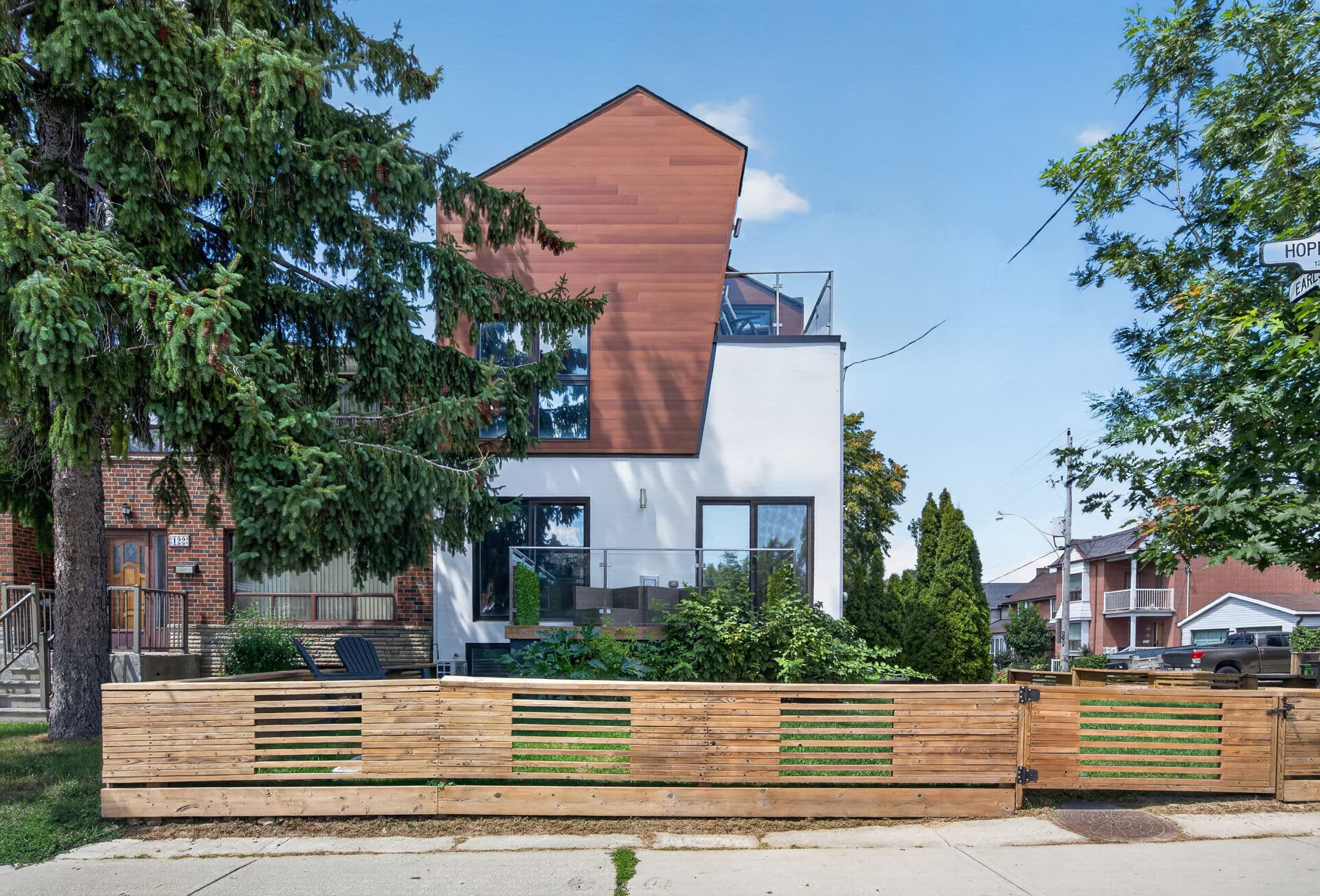 120 Hope St Toronto, ON M6E1K1