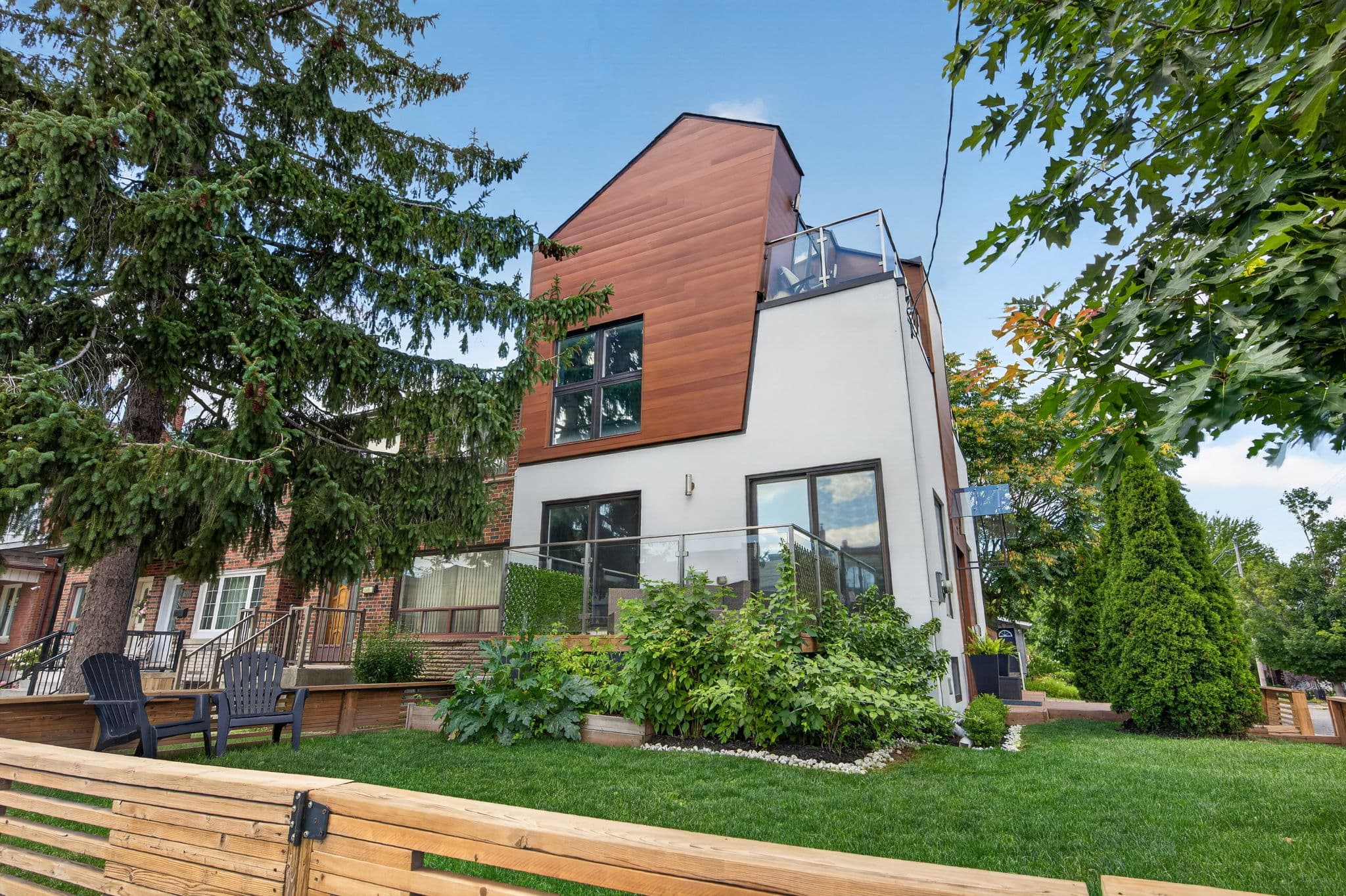 120 Hope St Toronto, ON M6E1K1