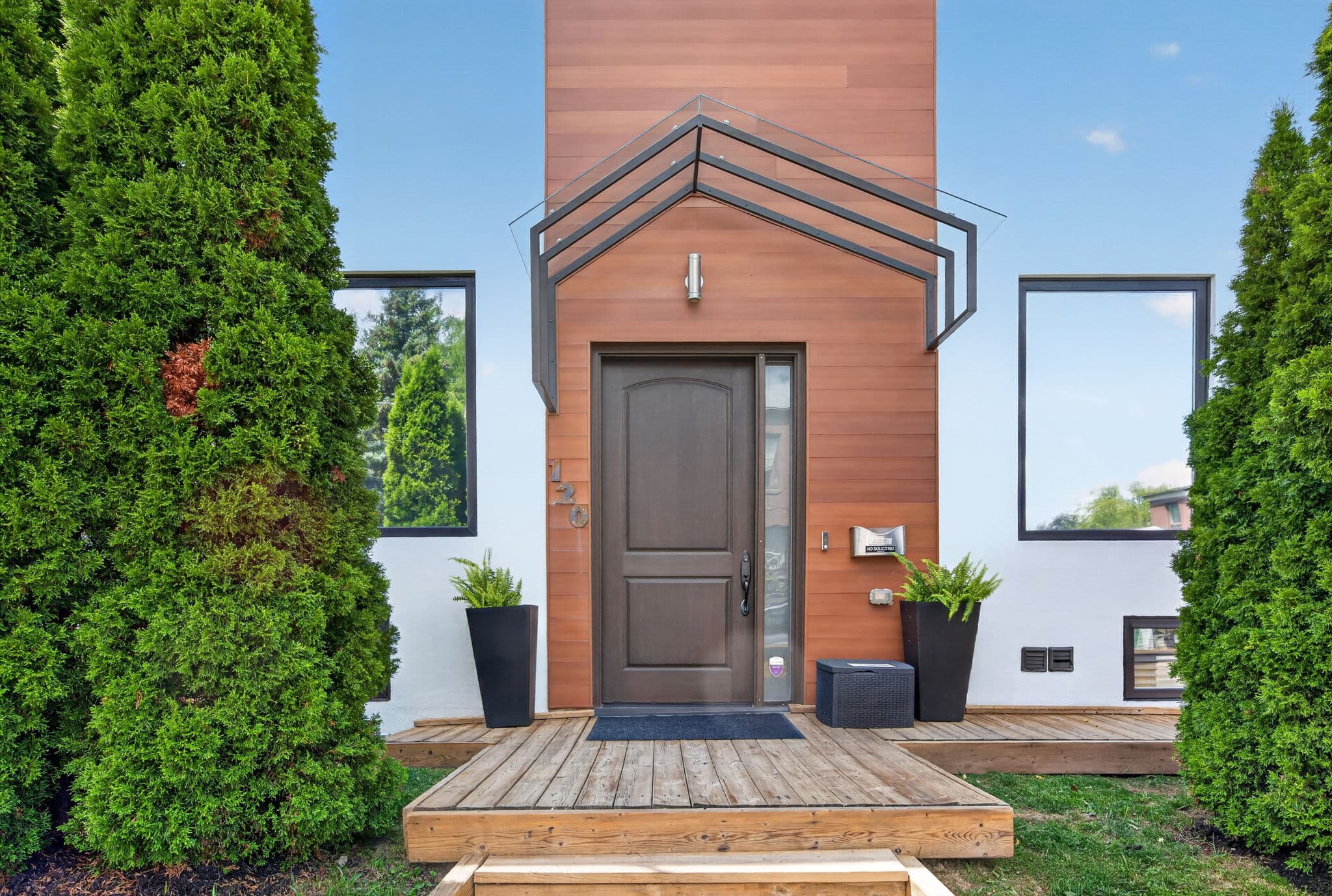 120 Hope St Toronto, ON M6E1K1