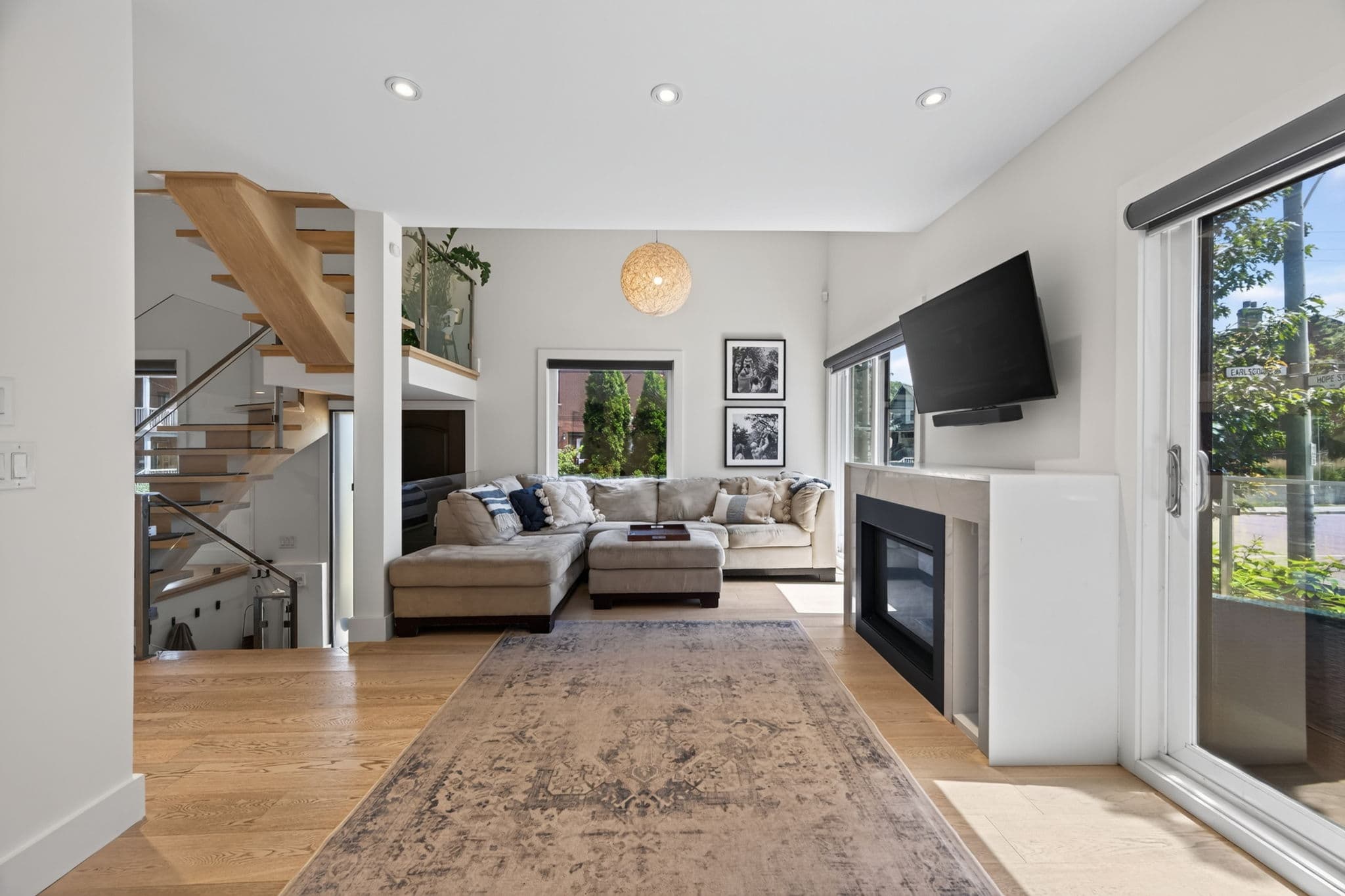 120 Hope St Toronto, ON M6E1K1