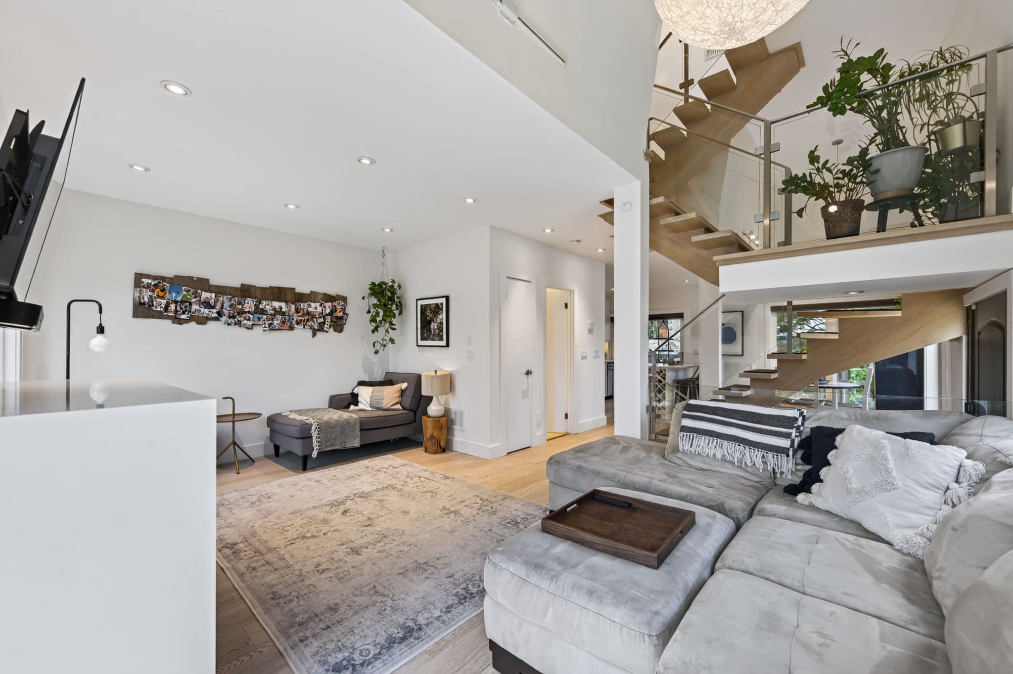 120 Hope St Toronto, ON M6E1K1