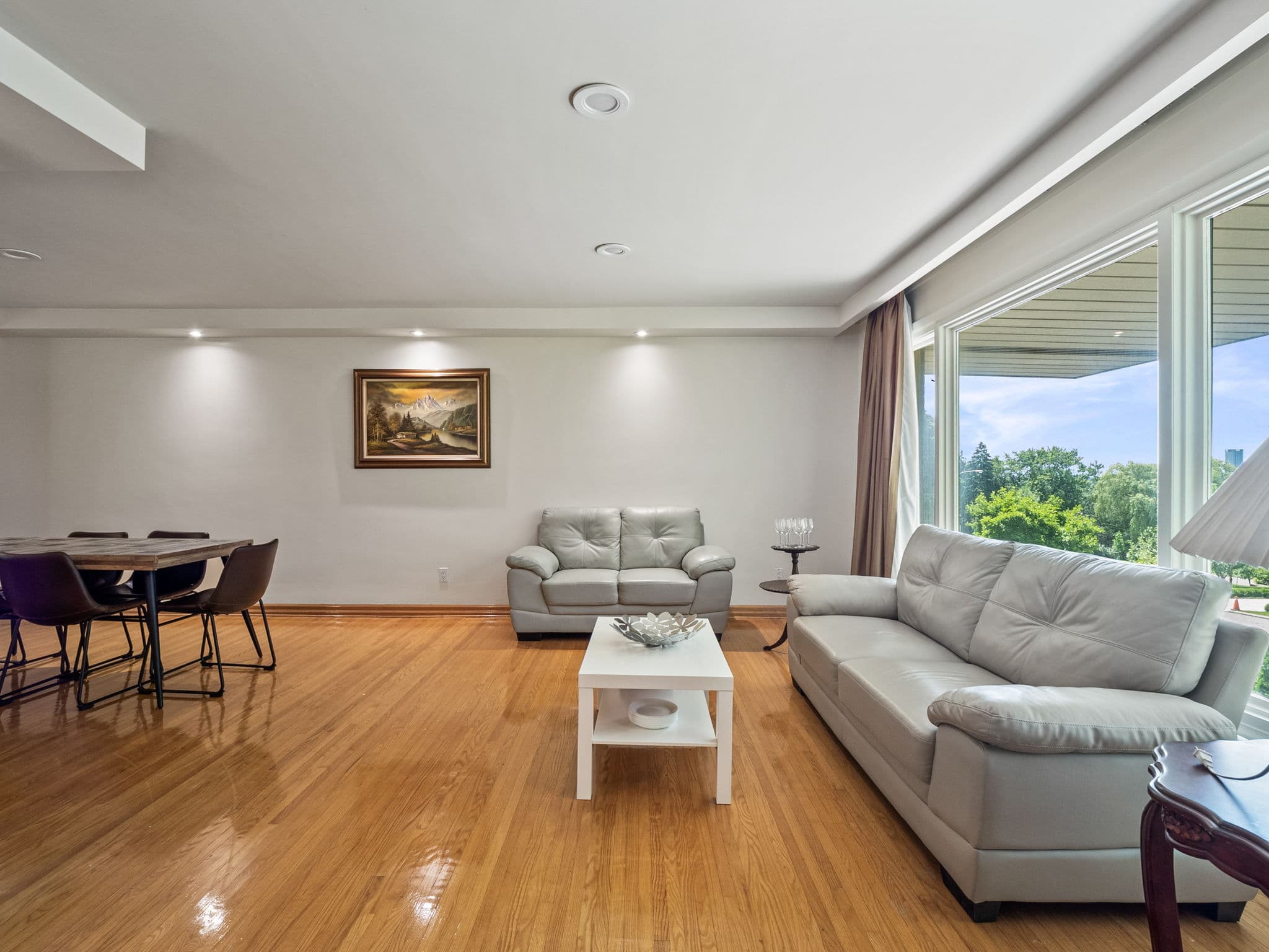 120 Laurentide Dr Toronto, ON M3A 3E5