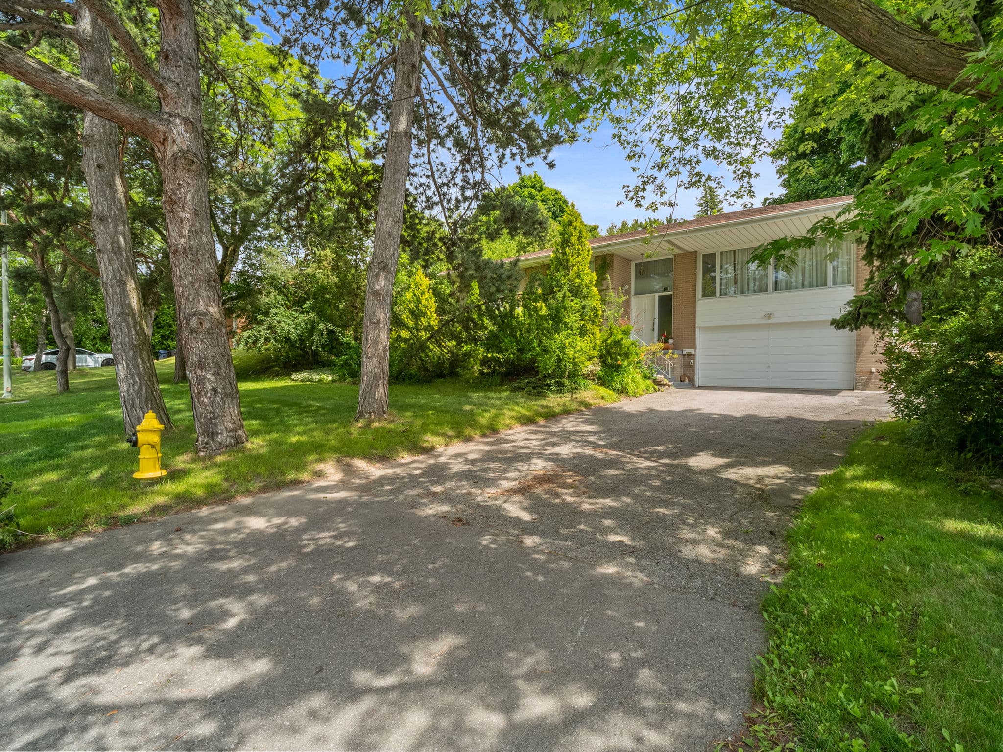 120 Laurentide Dr Toronto, ON M3A 3E5