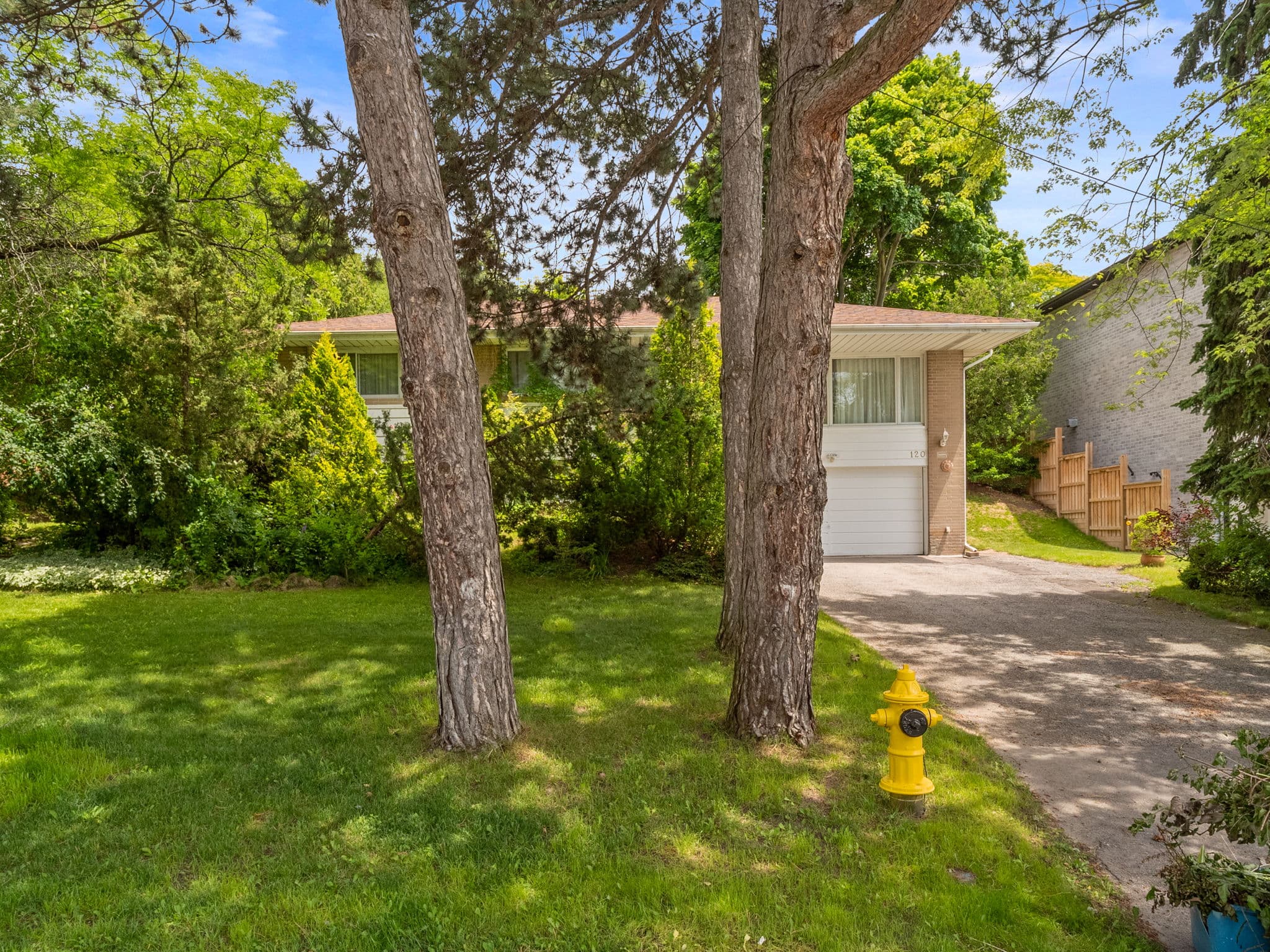 120 Laurentide Dr Toronto, ON M3A 3E5
