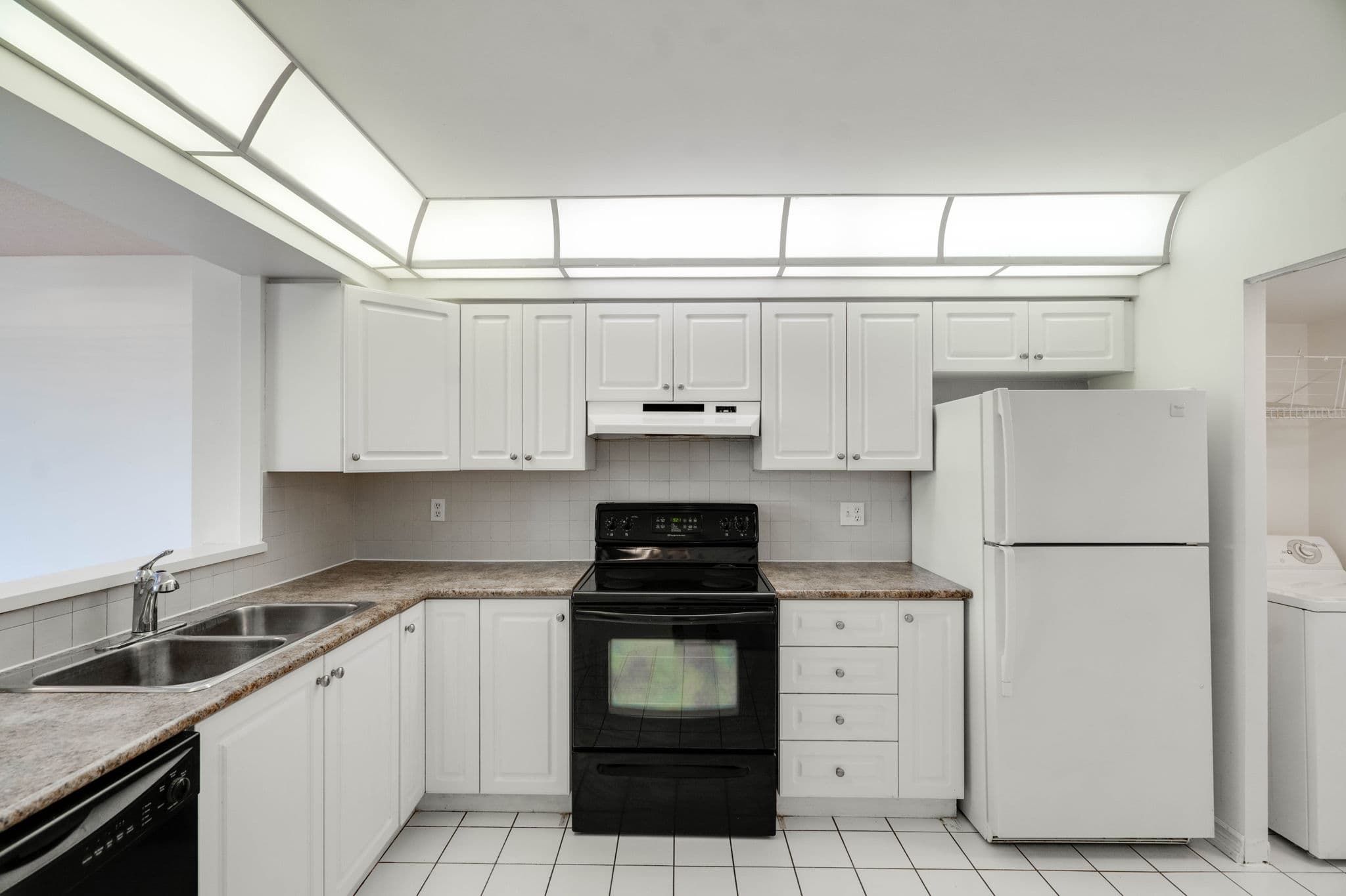 120 Promenade Cir Vaughan, ON L4J 7W9